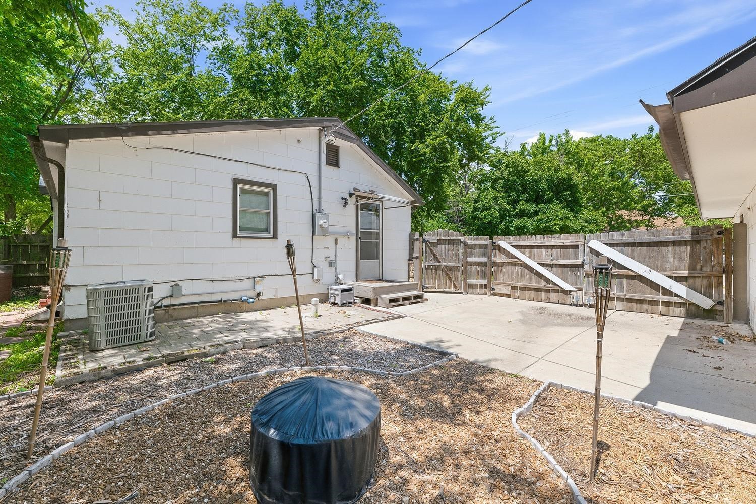 1702 S Greenwood Ave Property Photo 26