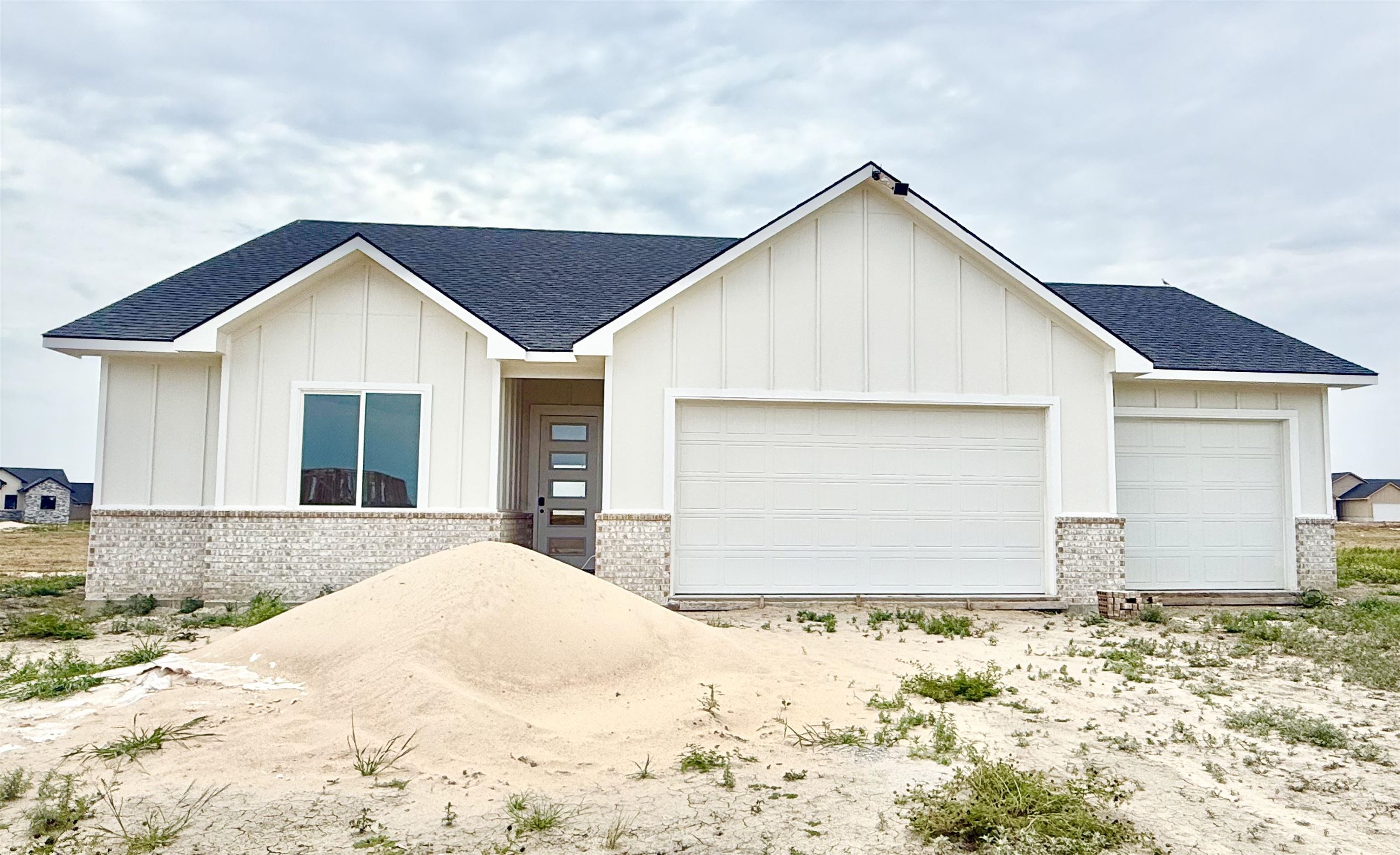 5503 N Toben Ct Property Photo 1