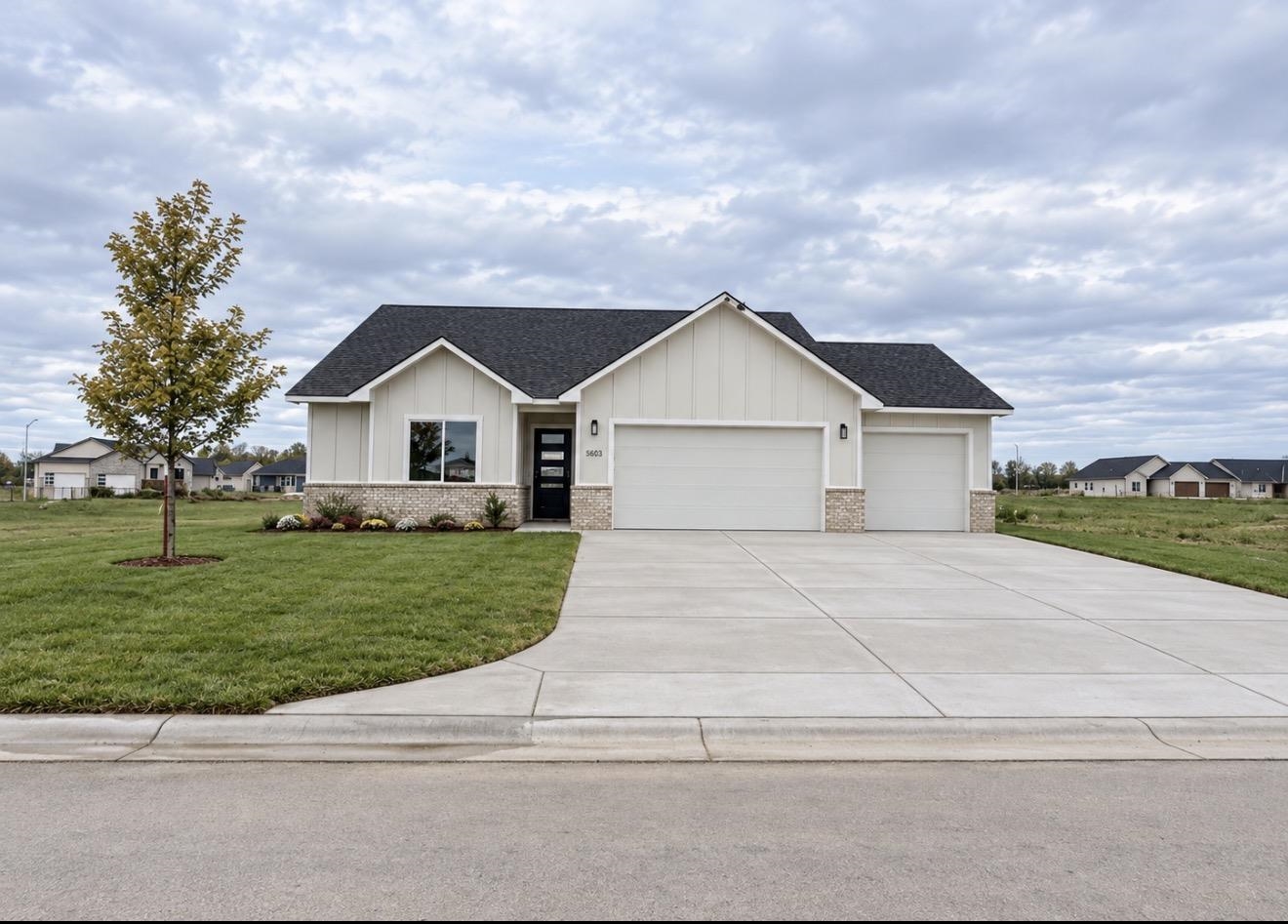 5503 N Toben Ct Property Photo 1