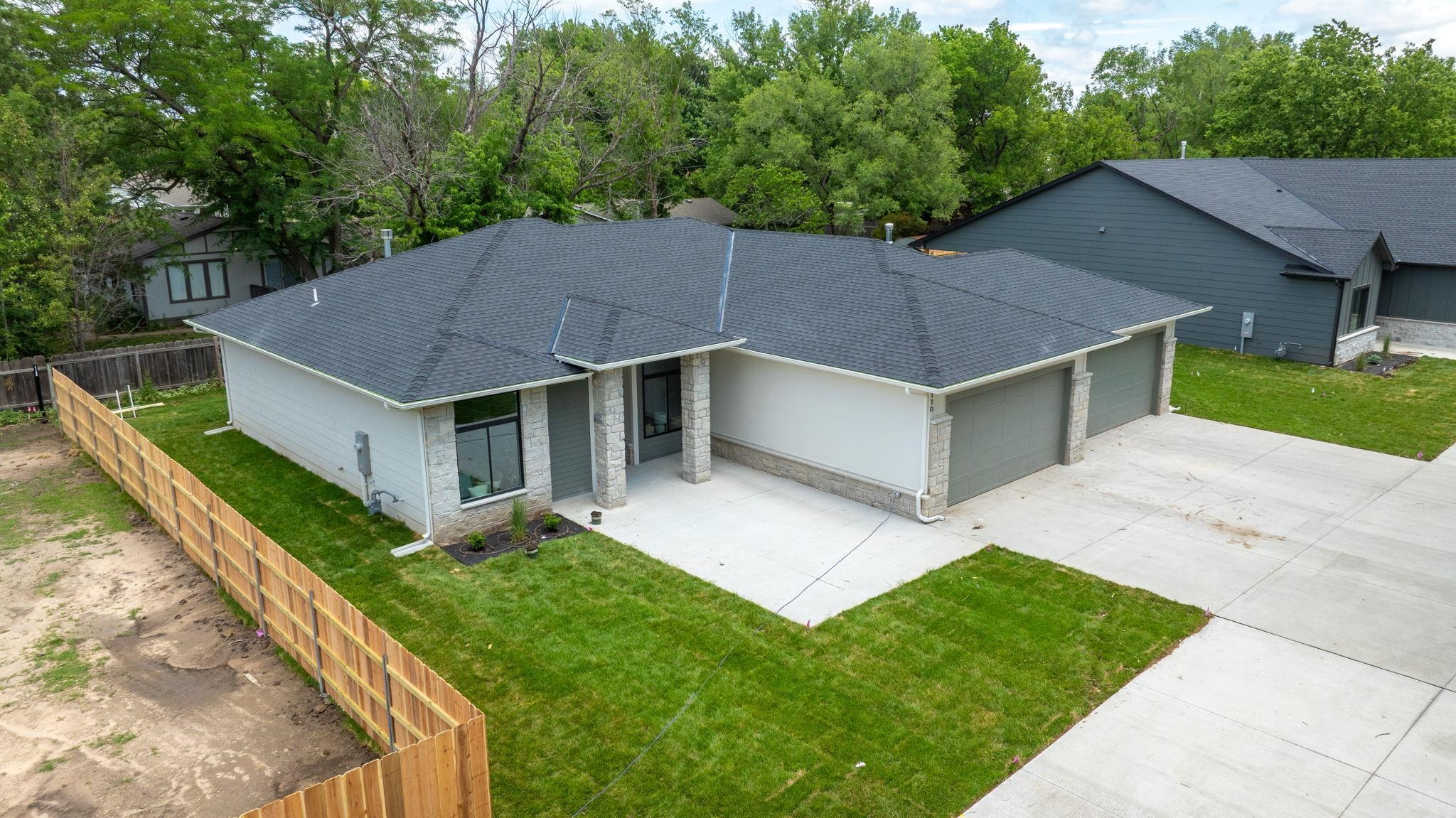 110 S Byron Property Photo 33