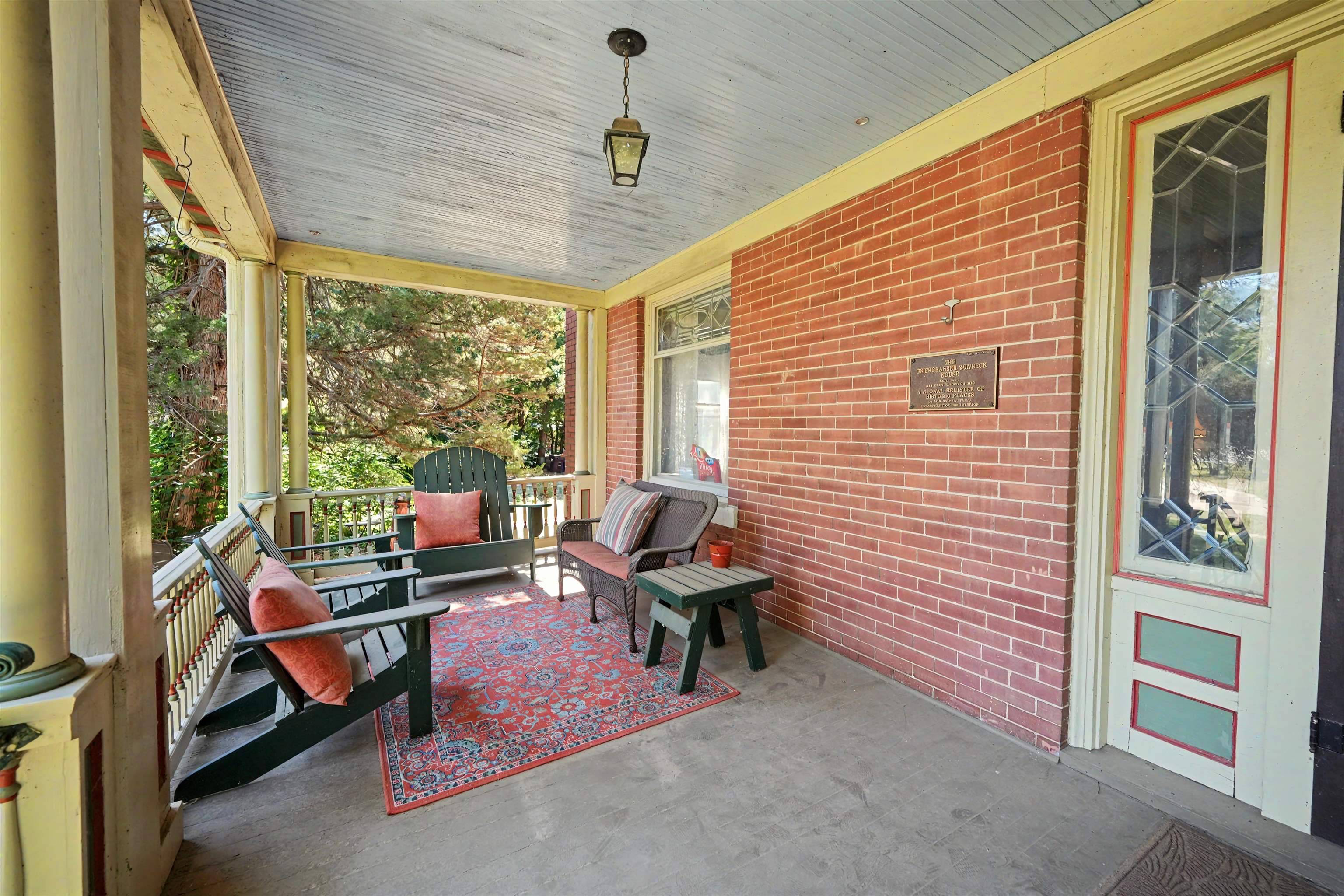 116 E Mill St. Property Photo 2