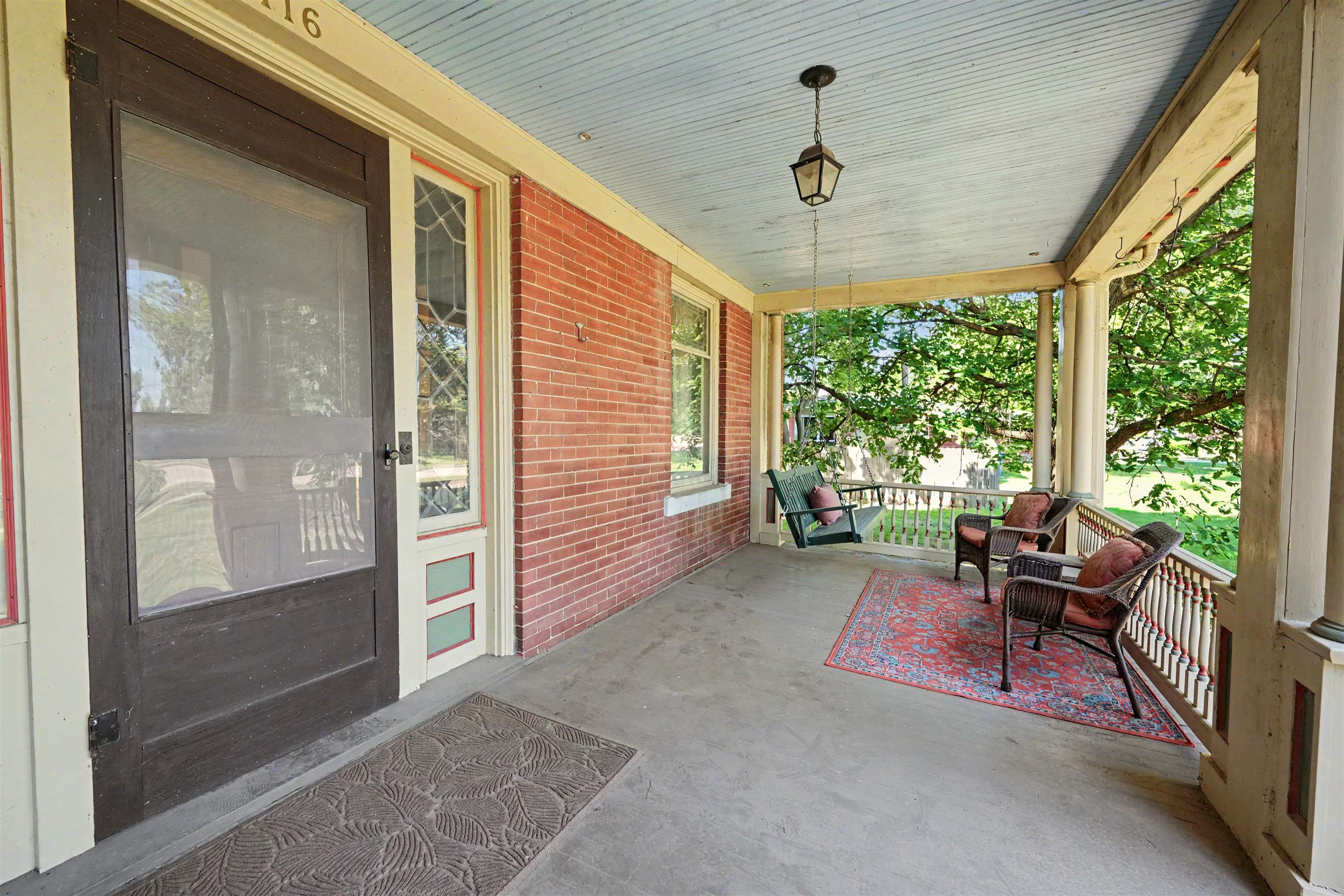 116 E Mill St. Property Photo 3
