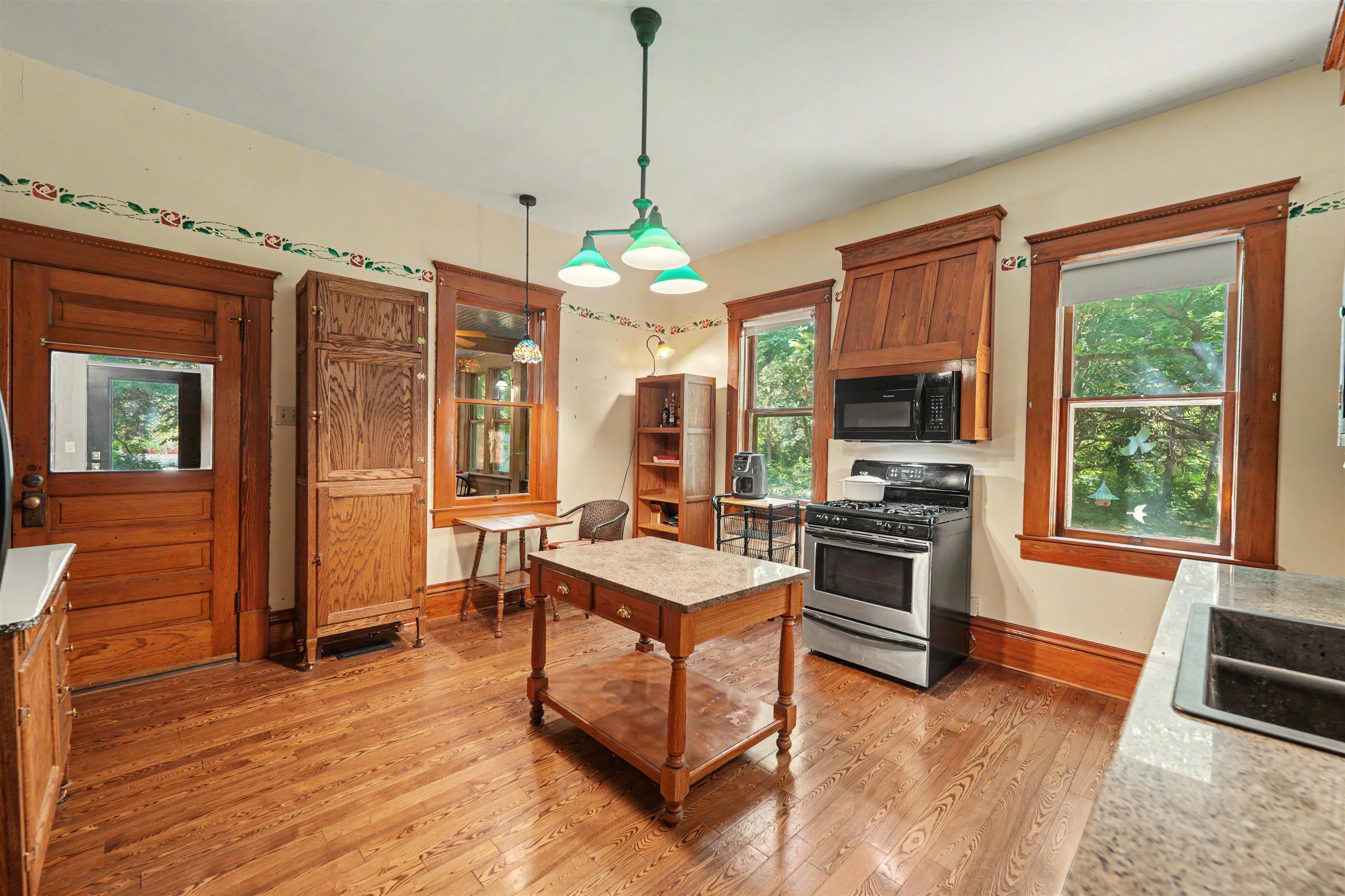 116 E Mill St. Property Photo 14