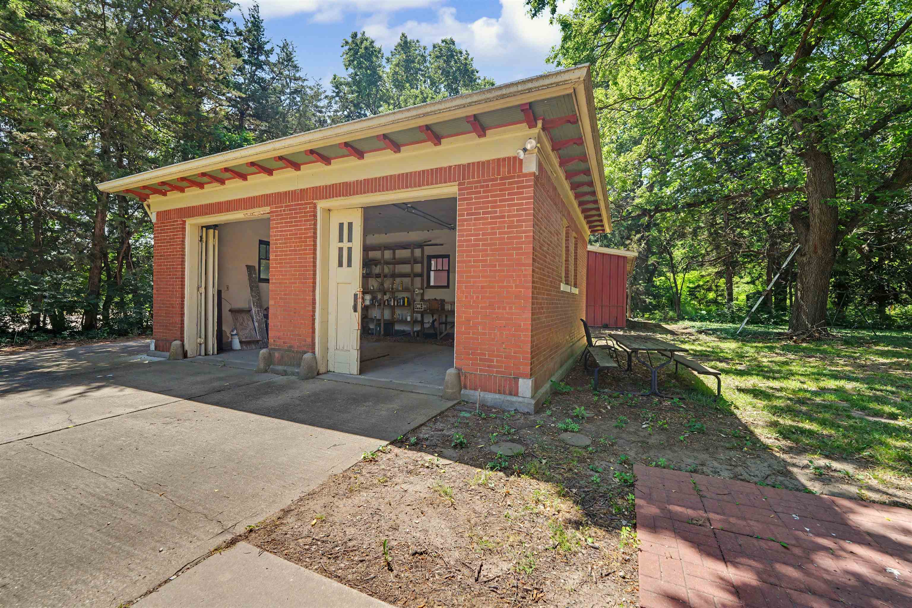 116 E Mill St. Property Photo 34