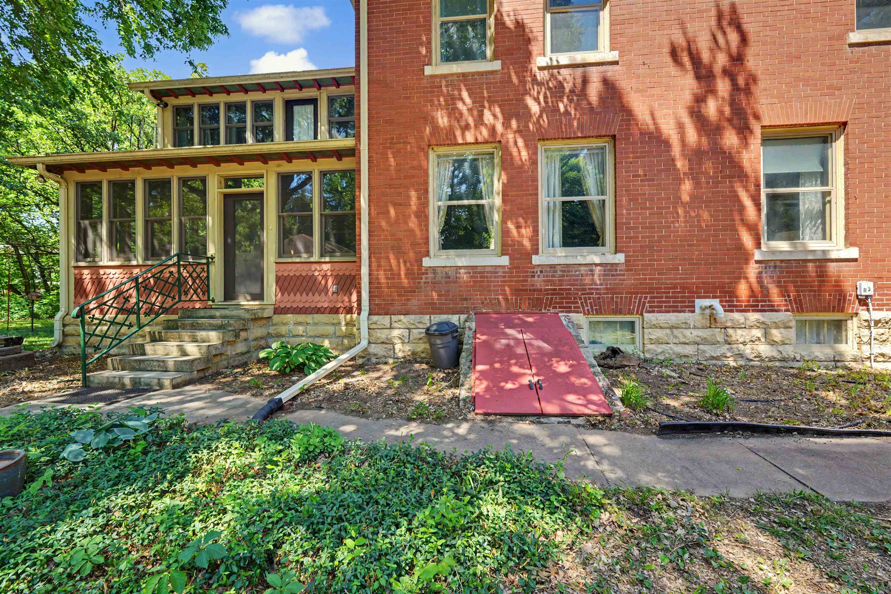 116 E Mill St. Property Photo 35