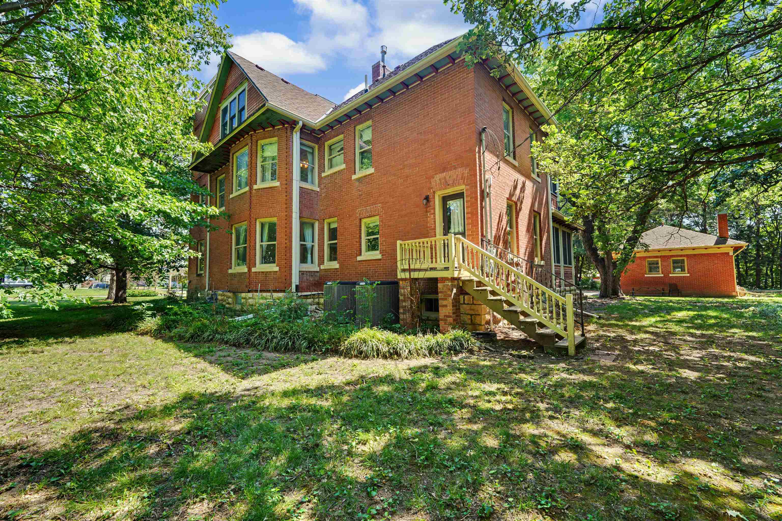 116 E Mill St. Property Photo 36