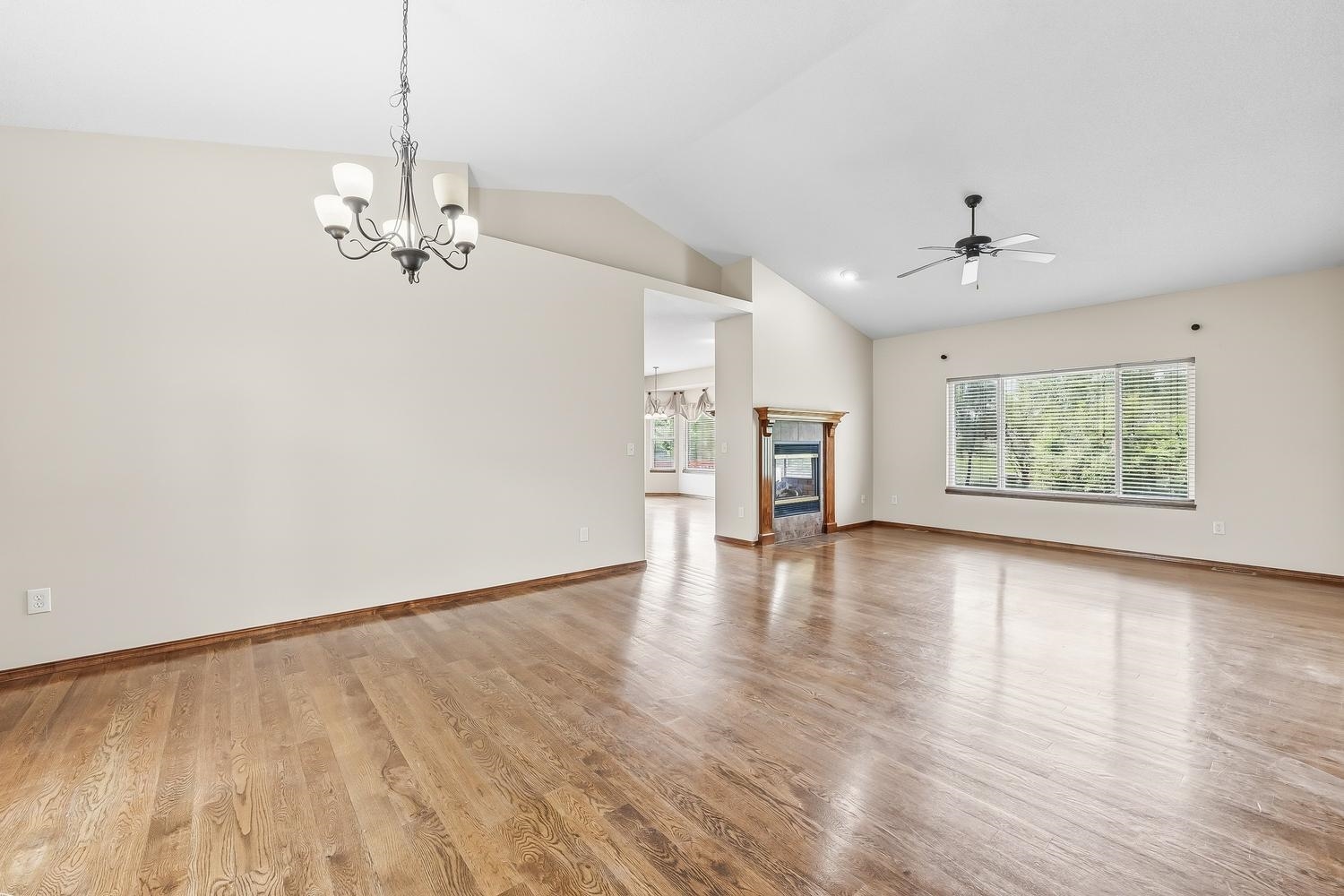 921 S Glenmoor Property Photo 3