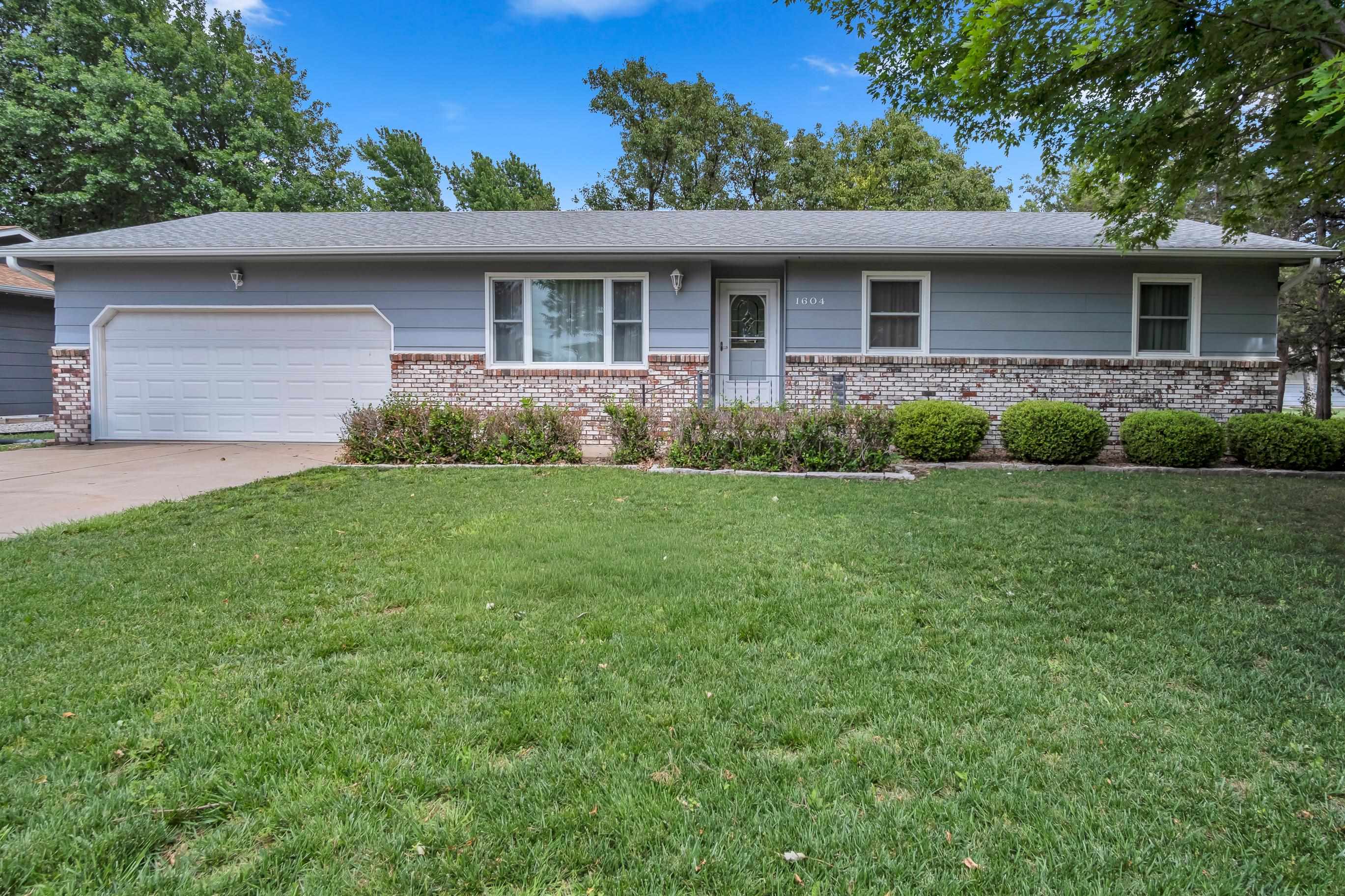 1604 Grandview Ct Property Photo 2