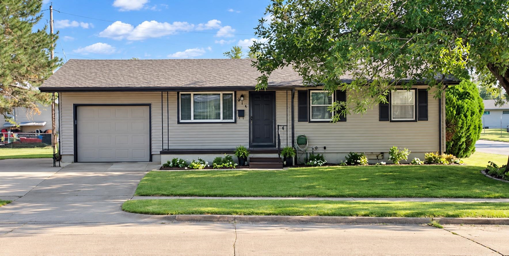 915 Lena Property Photo 1