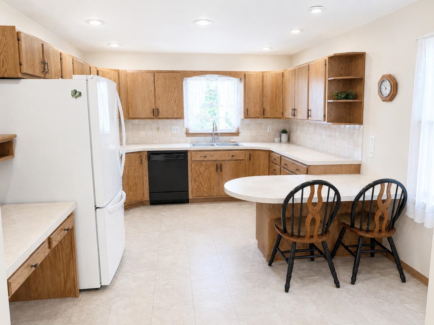 915 Lena Property Photo 4