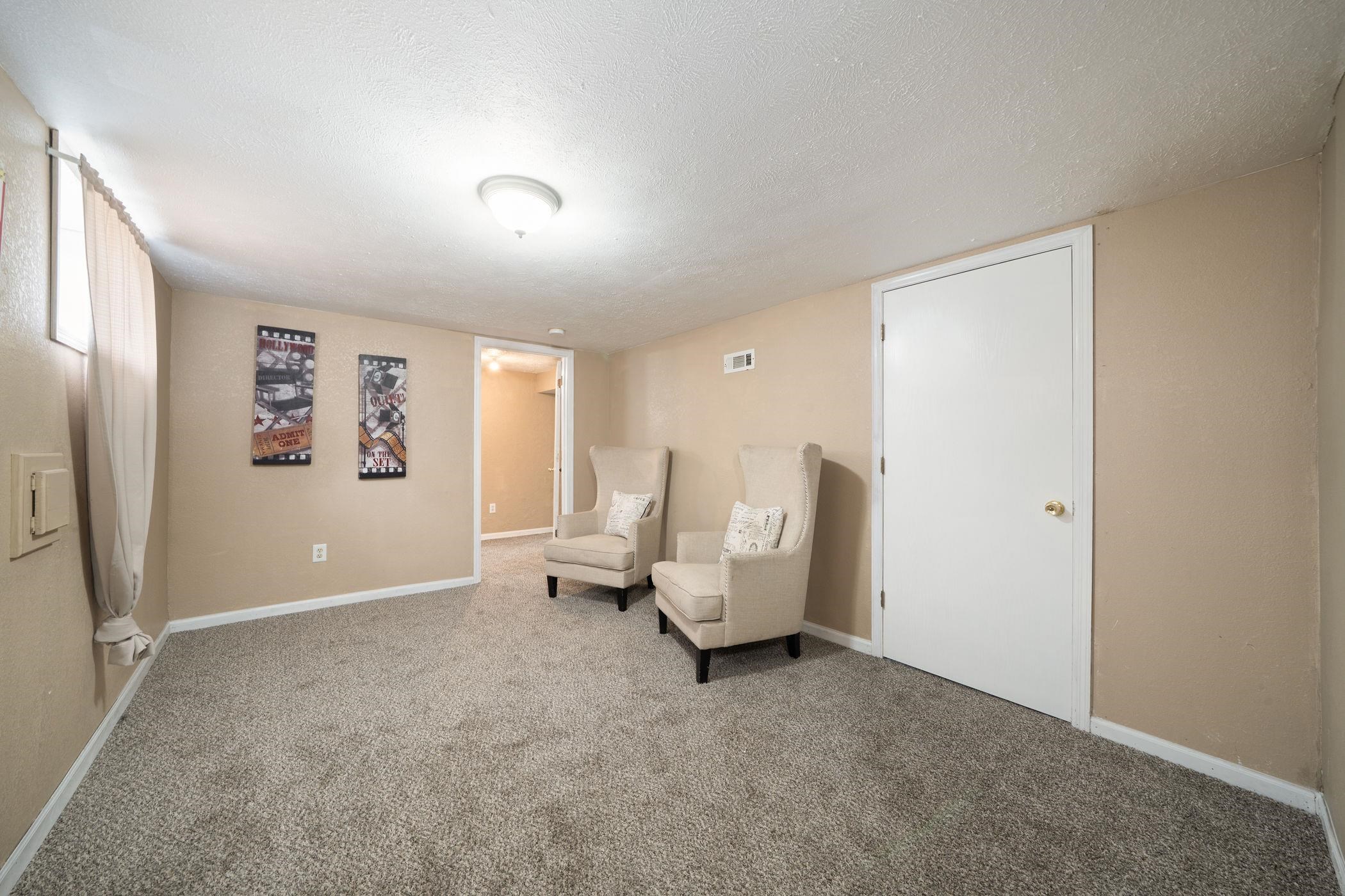 2337 S Glenn Ave Property Photo 10