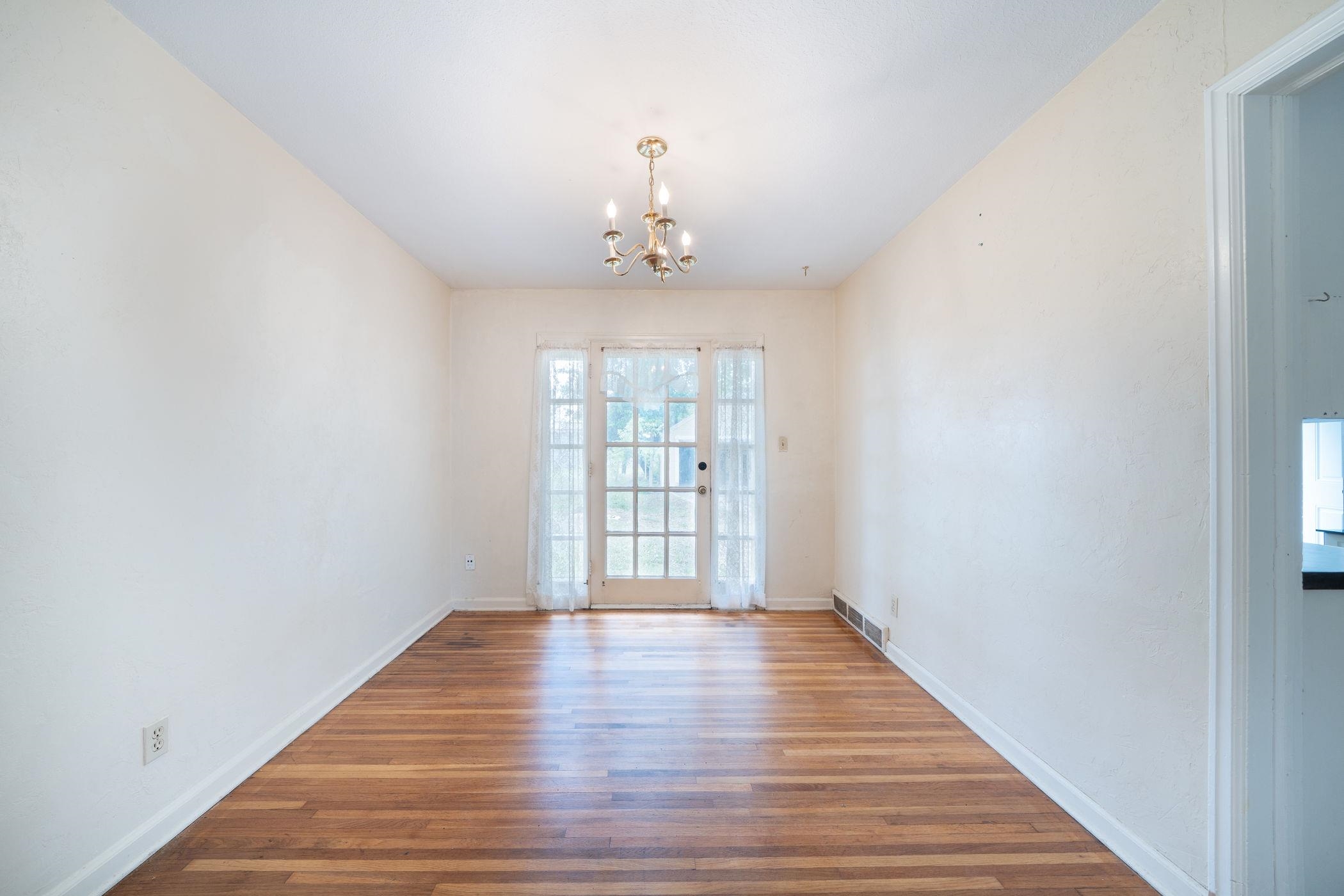 447 S Glendale Property Photo 5
