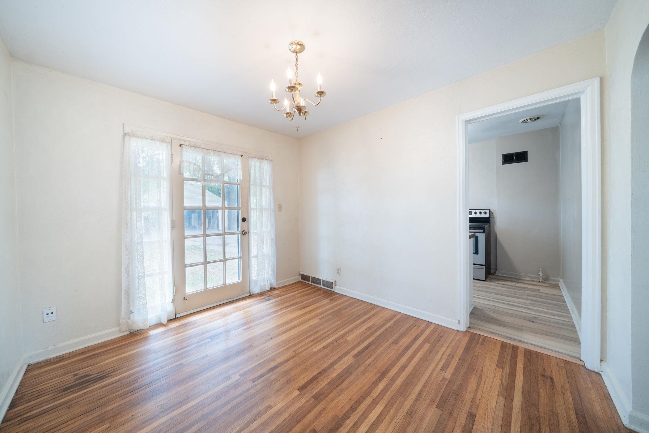447 S Glendale Property Photo 6