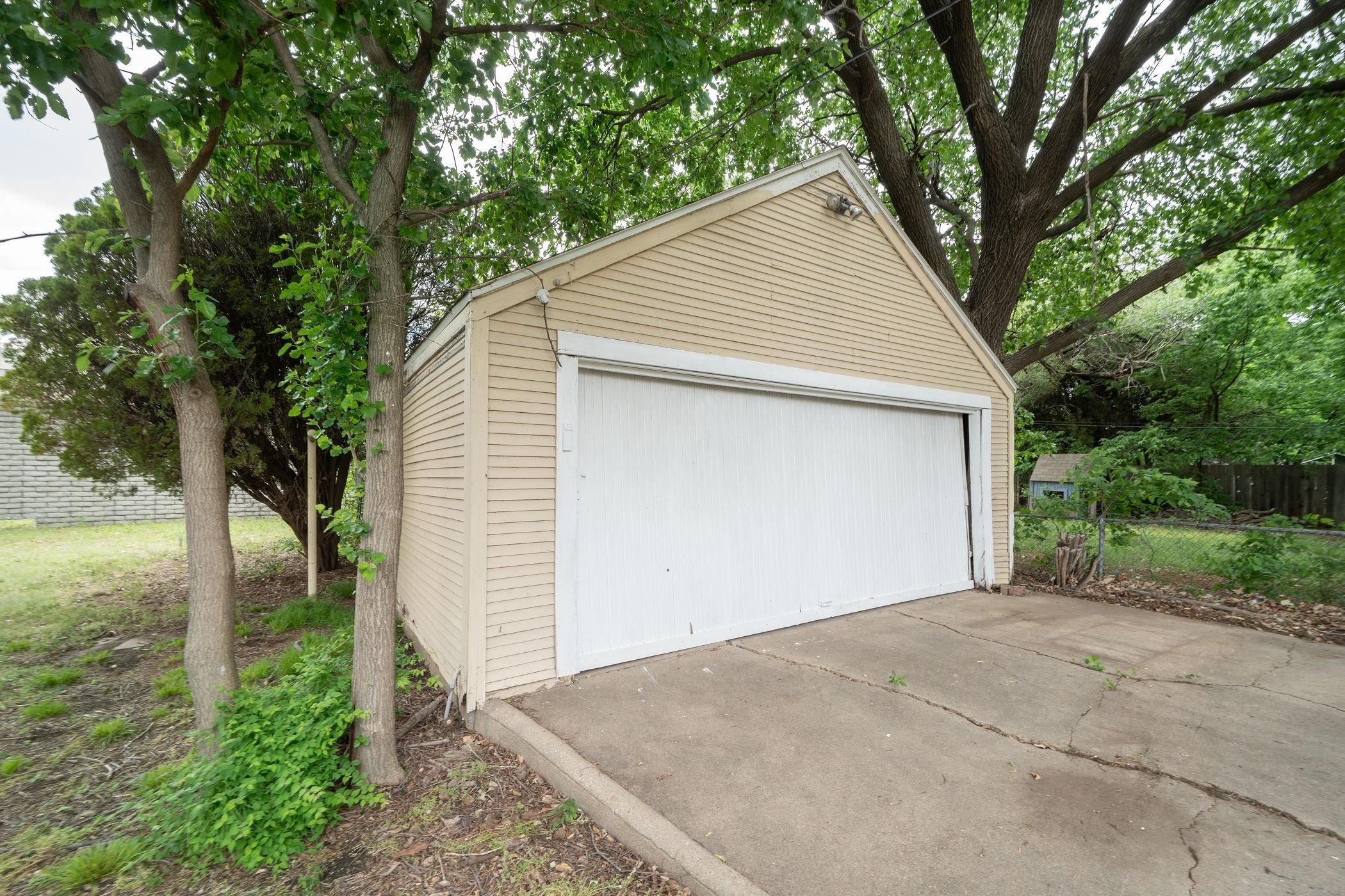 447 S Glendale Property Photo 15