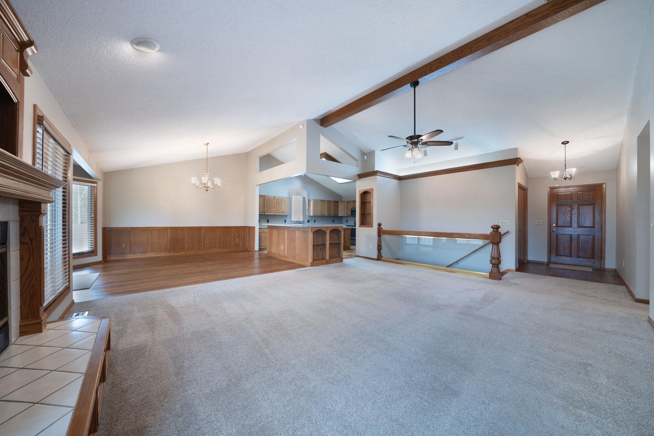 1607 N Woodridge Ct Property Photo 4