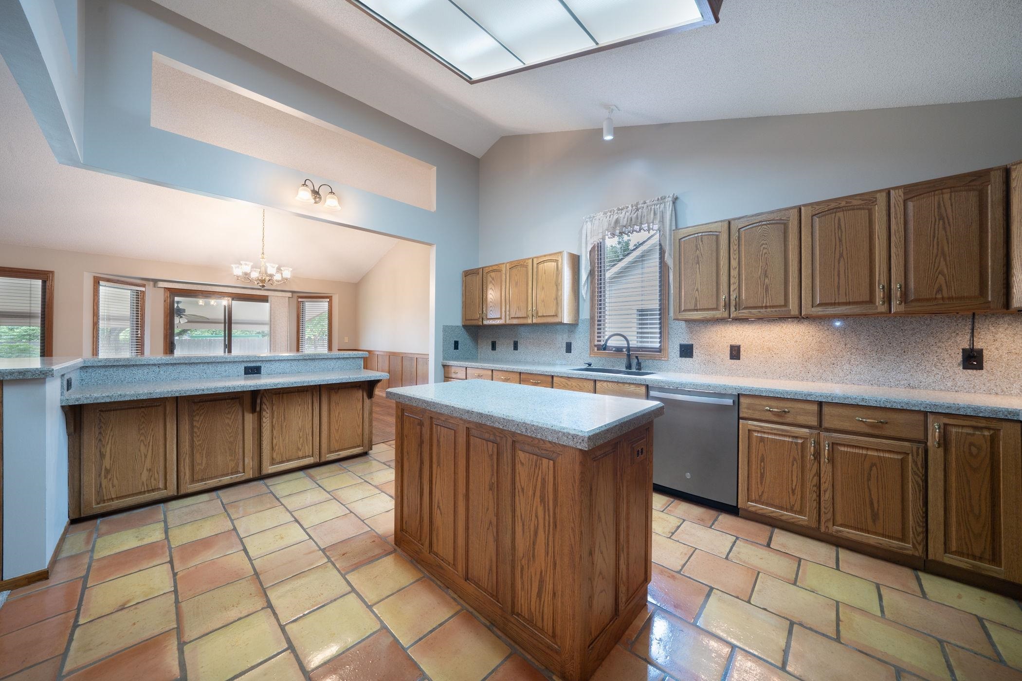 1607 N Woodridge Ct Property Photo 8