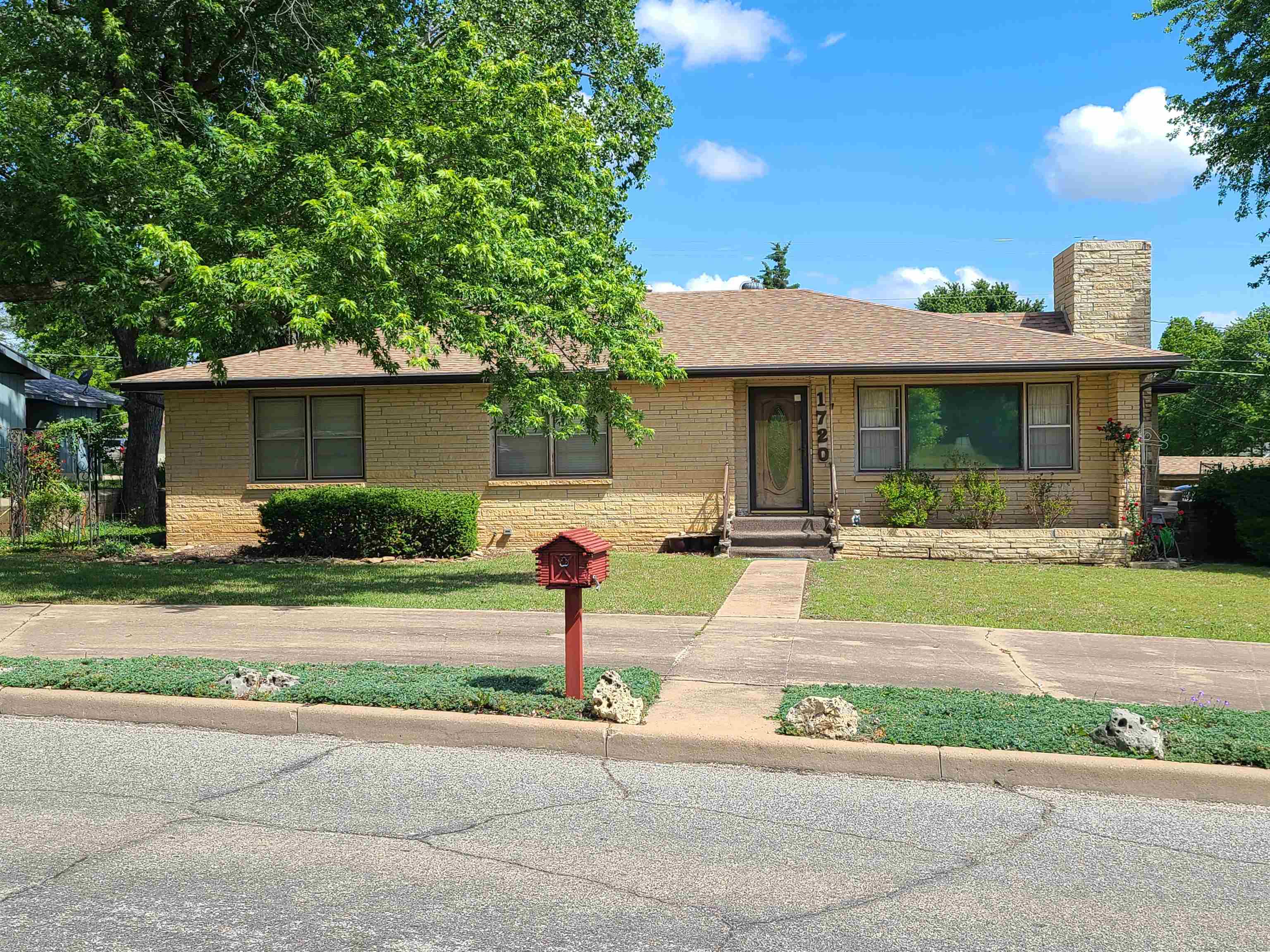 1720 Simpson Property Photo 1