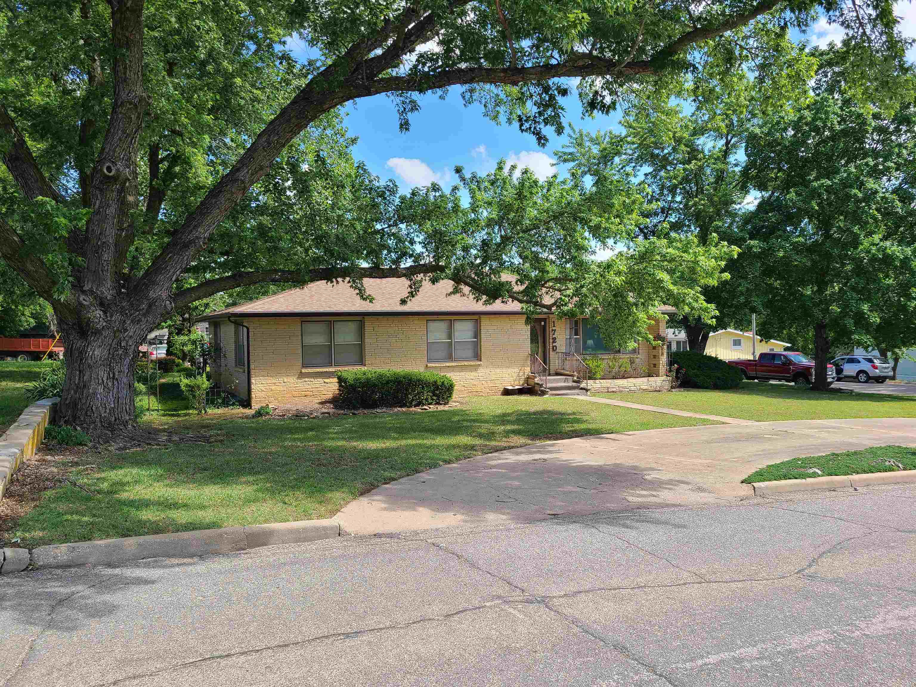 1720 Simpson Property Photo 2