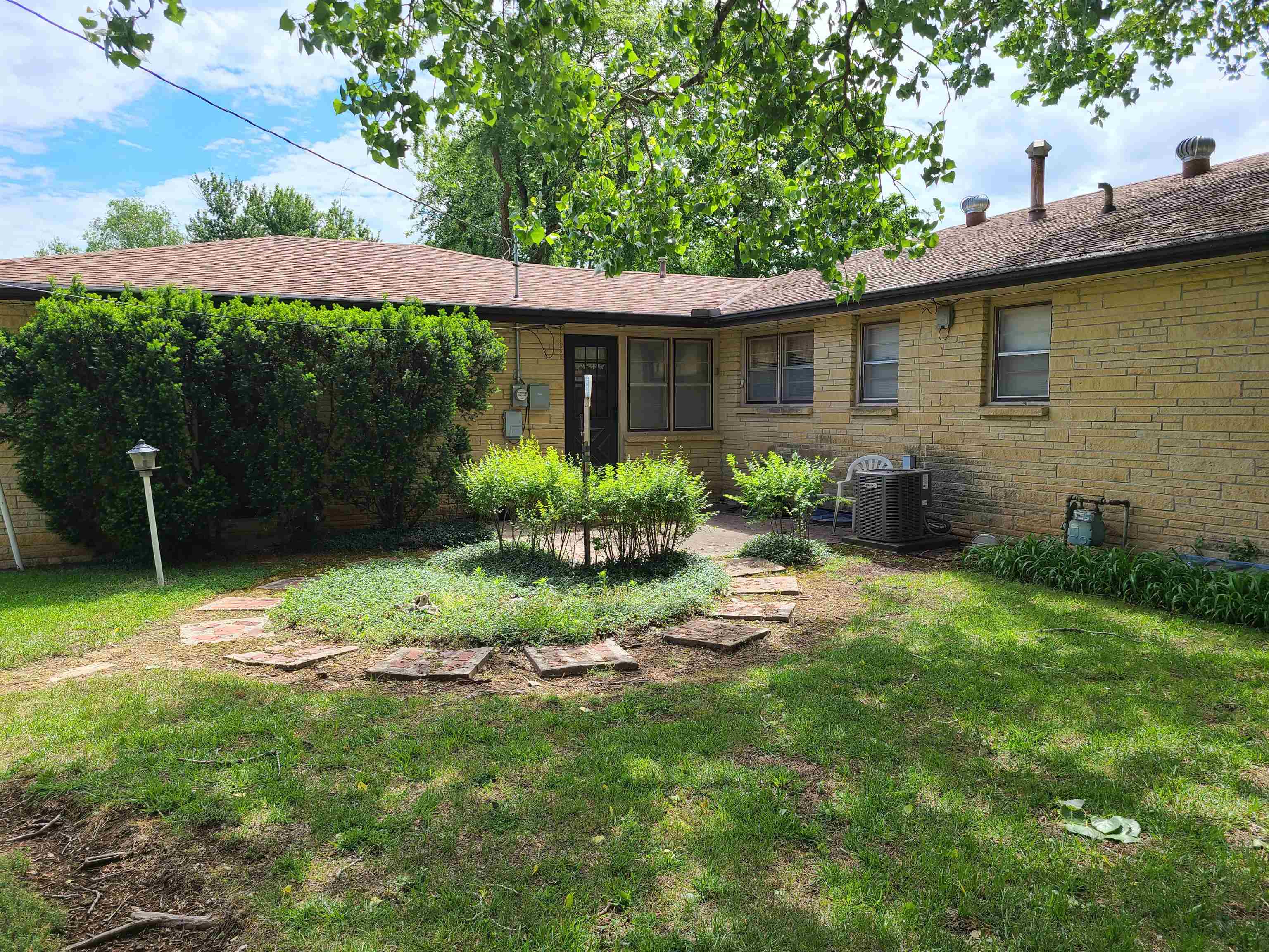 1720 Simpson Property Photo 4