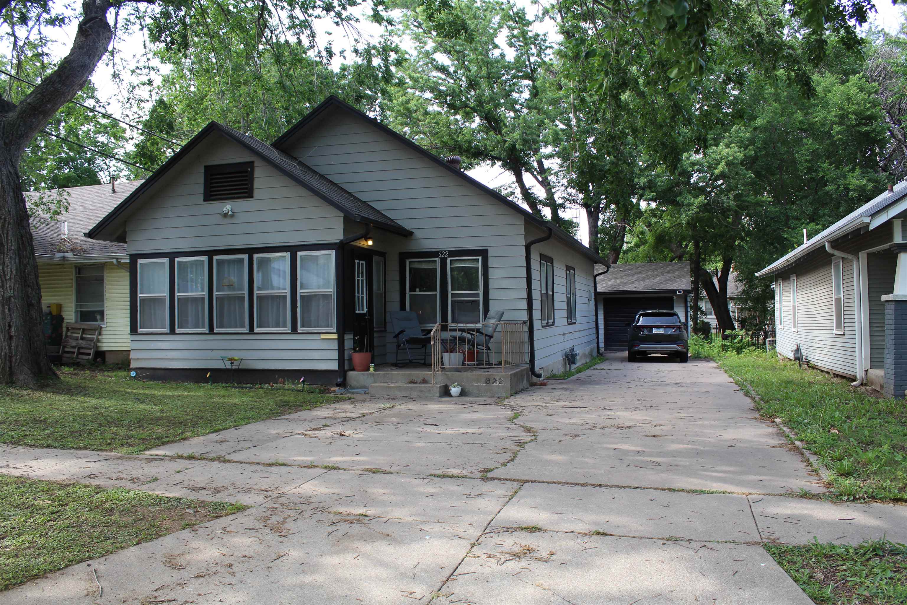 622 W Carr Ave Property Photo 2