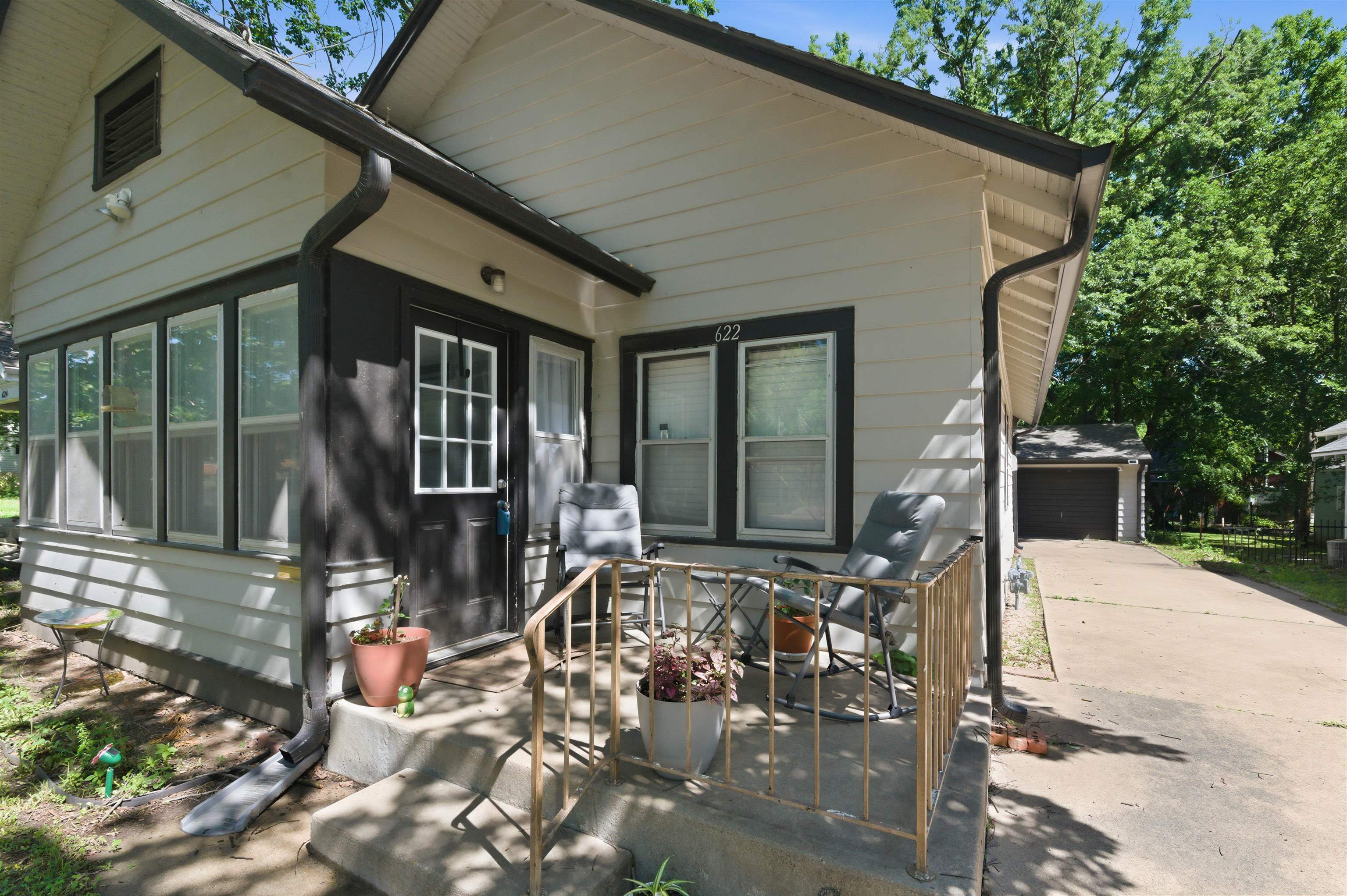 622 W Carr Ave Property Photo 3