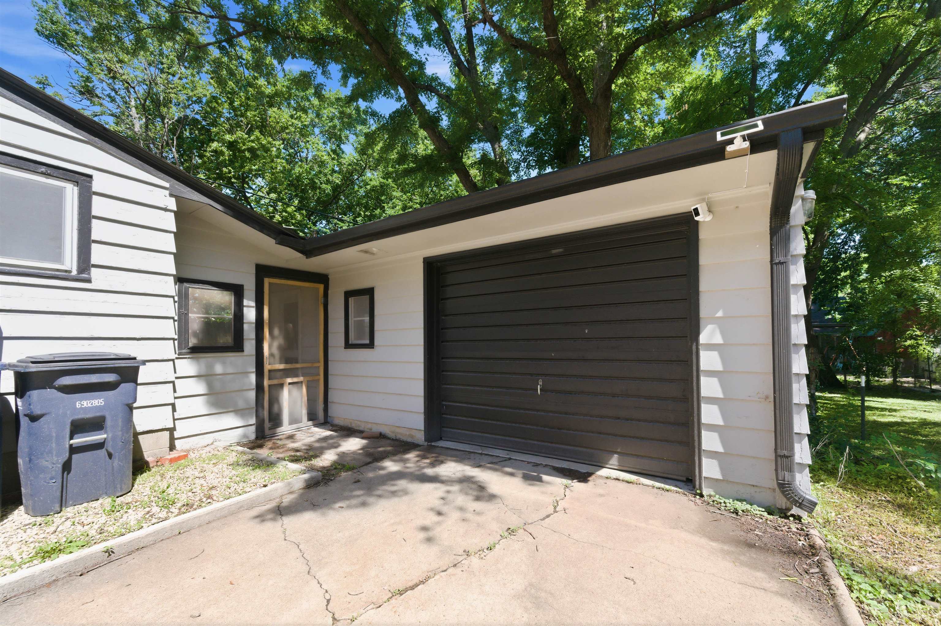 622 W Carr Ave Property Photo 22