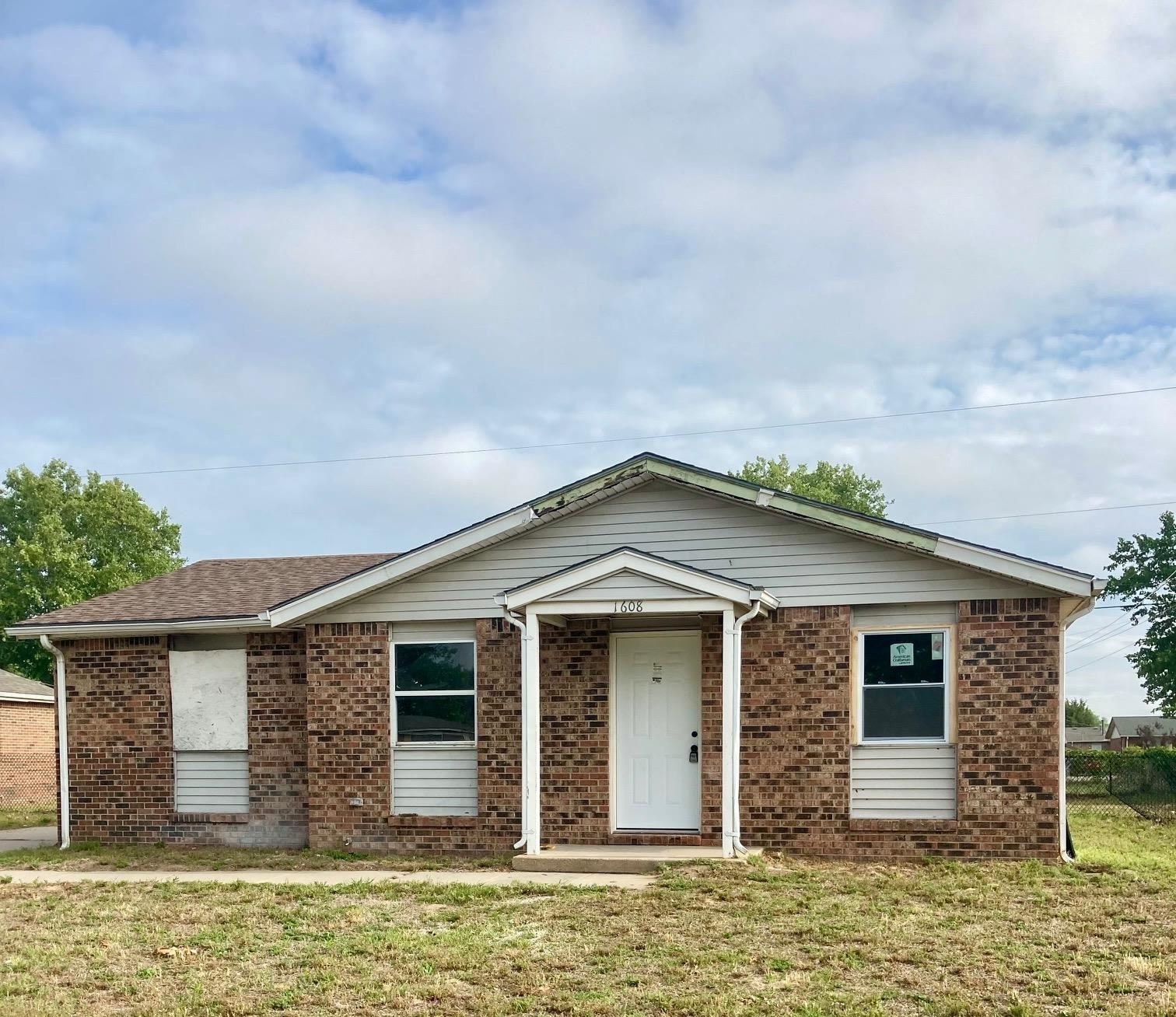 1608 E Delmar Property Photo 2