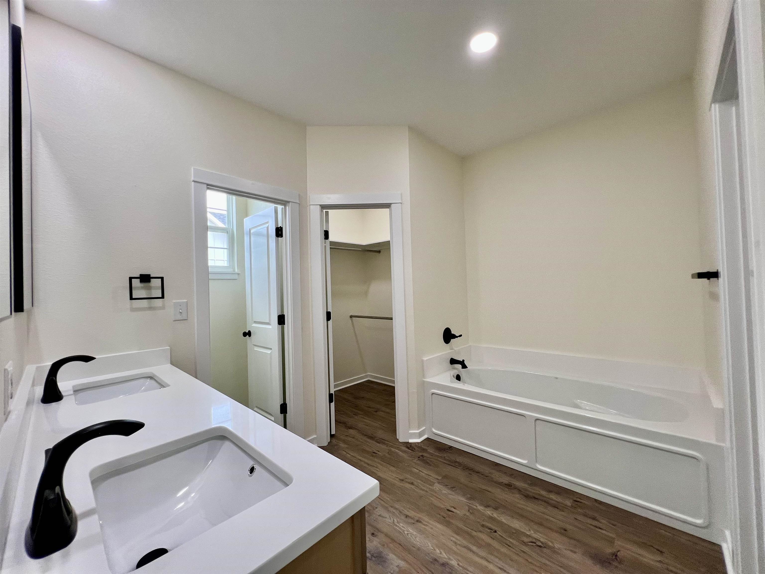 208 Castle Pines Dr Property Photo 12