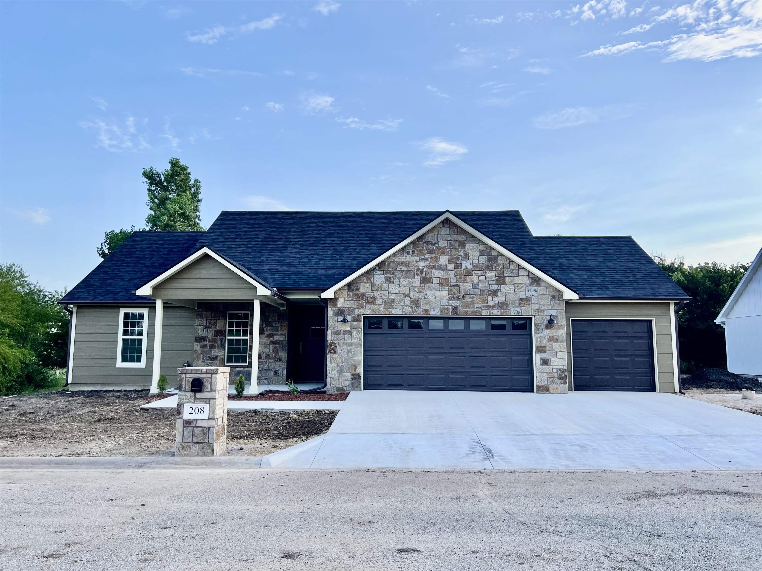 208 Castle Pines Dr Property Photo 22