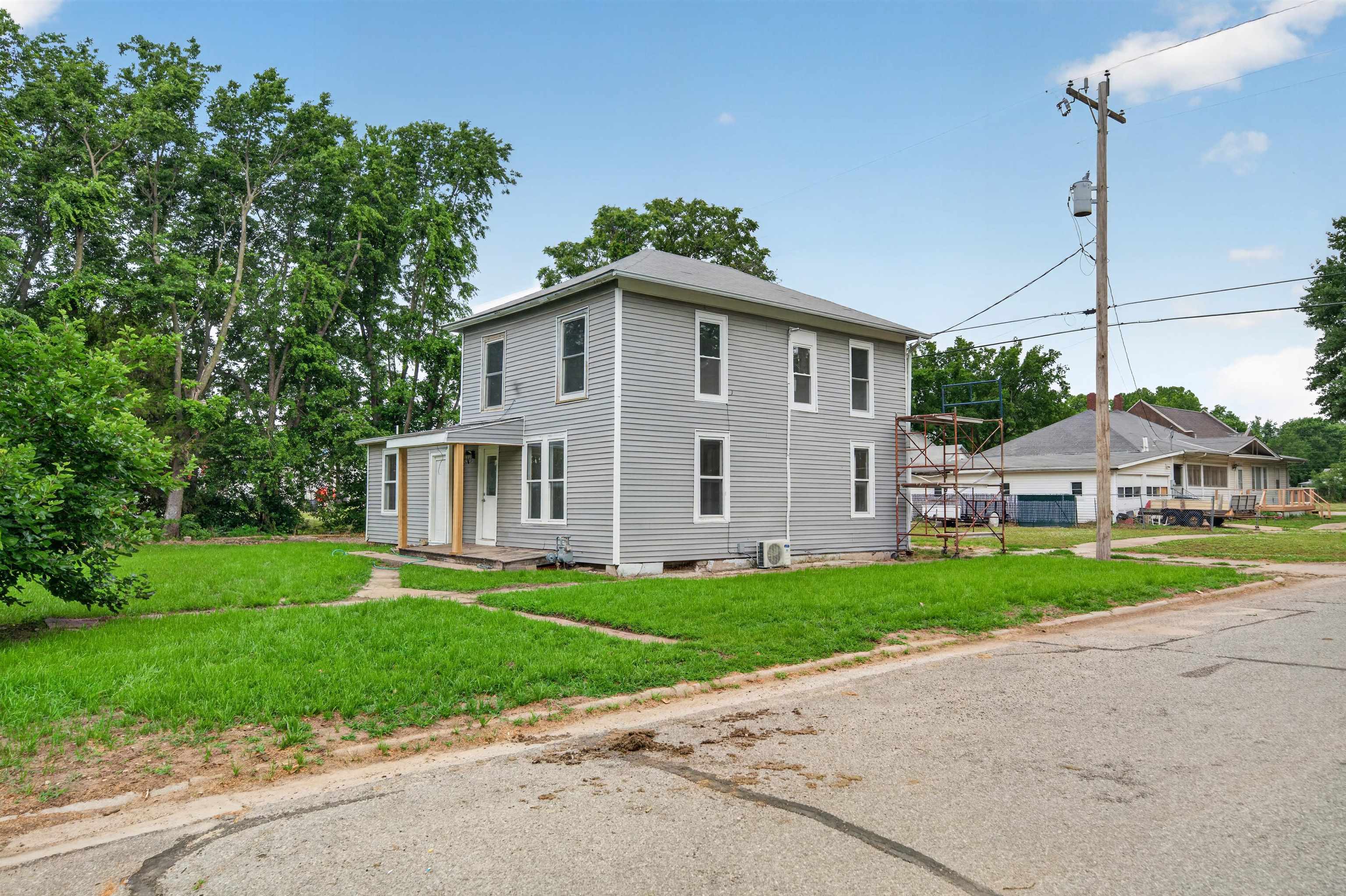 109 N Illinois Property Photo 3
