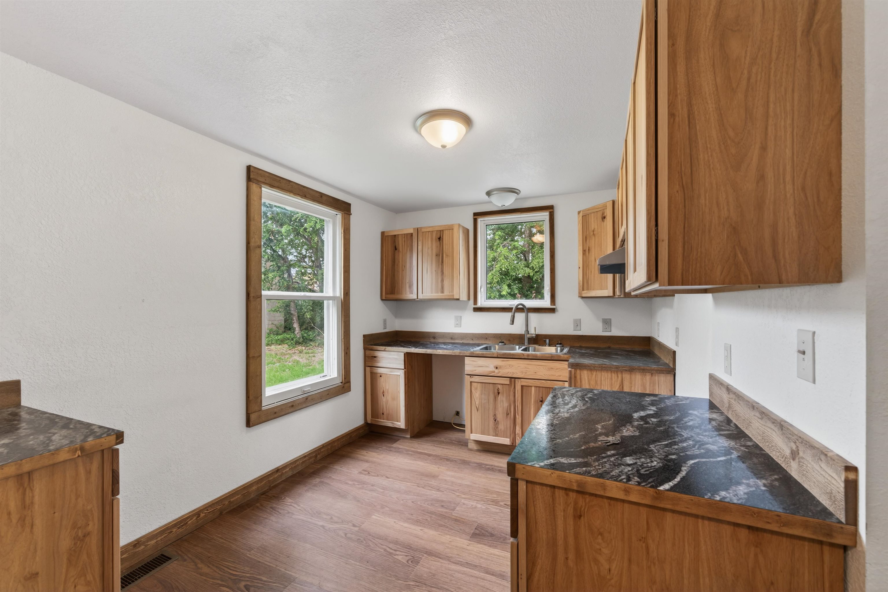 109 N Illinois Property Photo 16