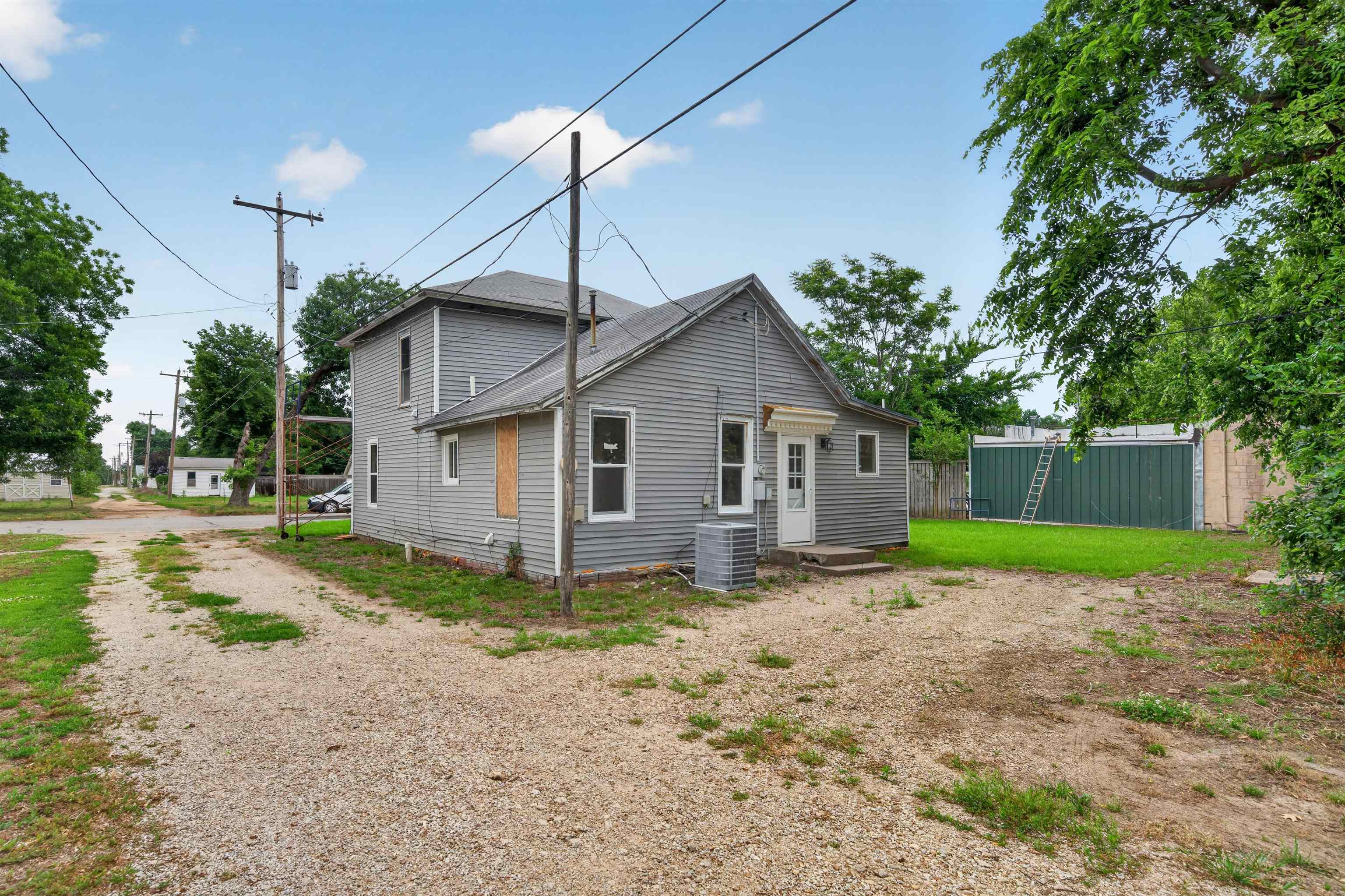 109 N Illinois Property Photo 28