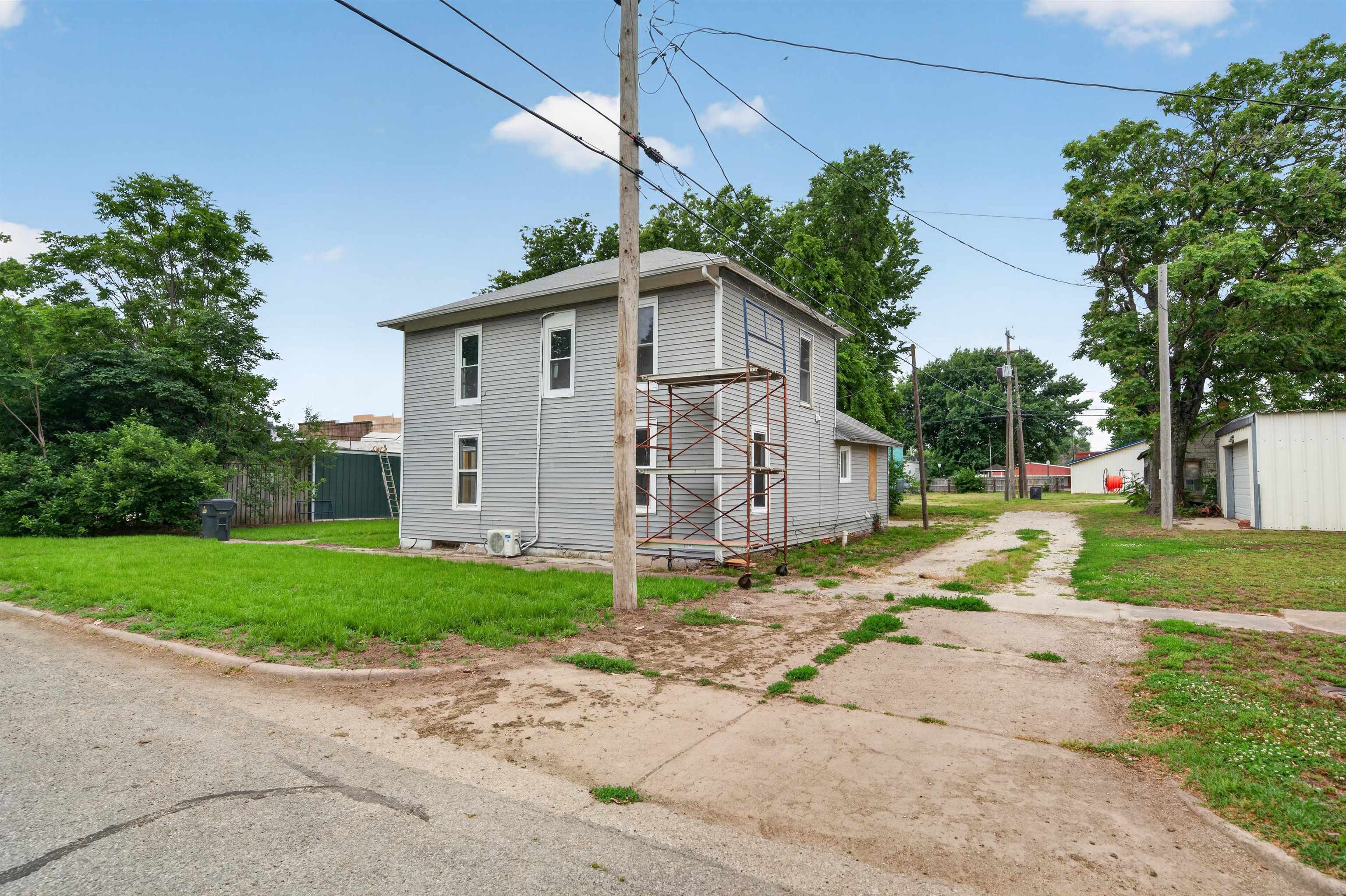 109 N Illinois Property Photo 29