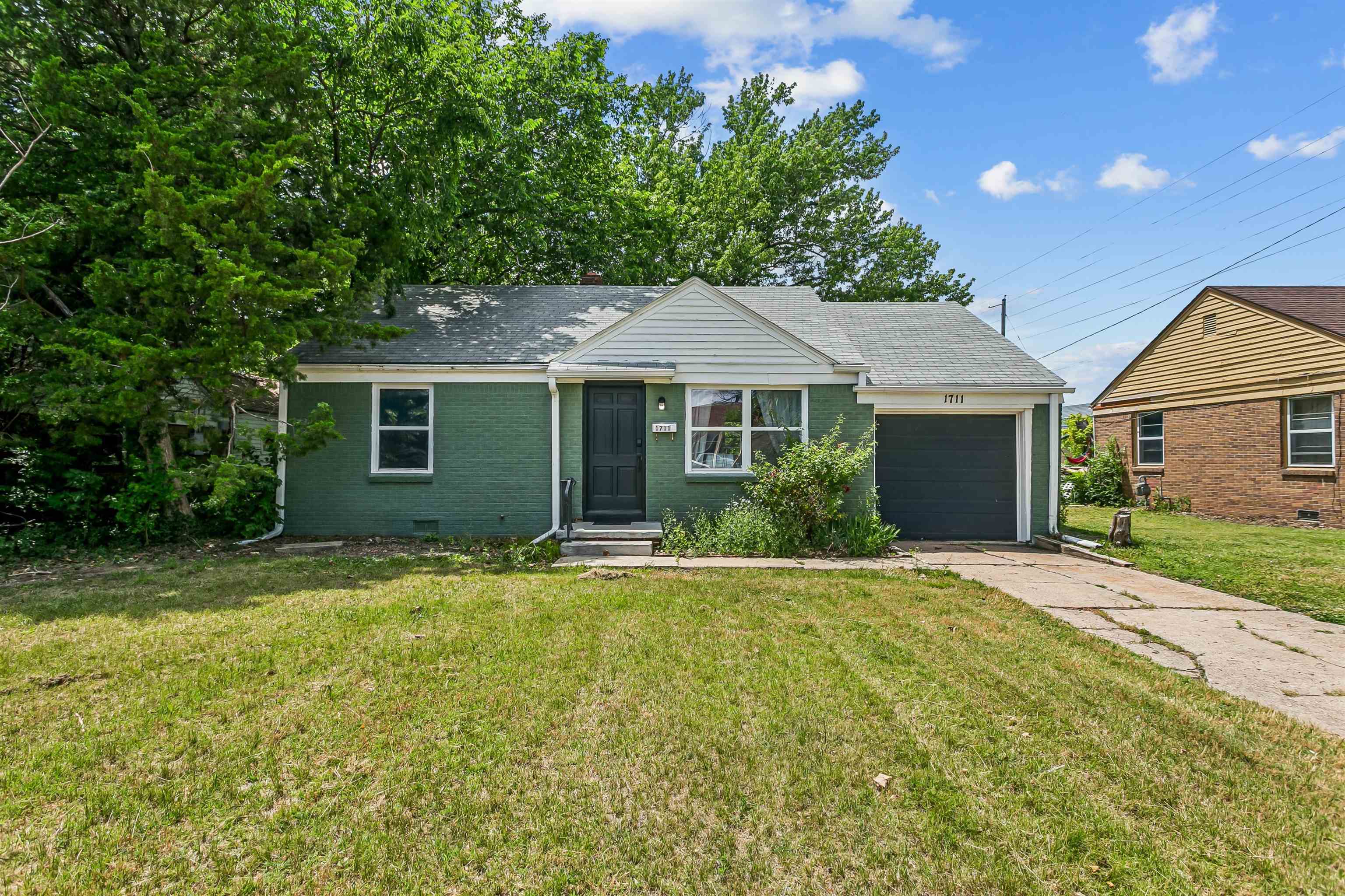 1711 N Belmont Ave Property Photo 1