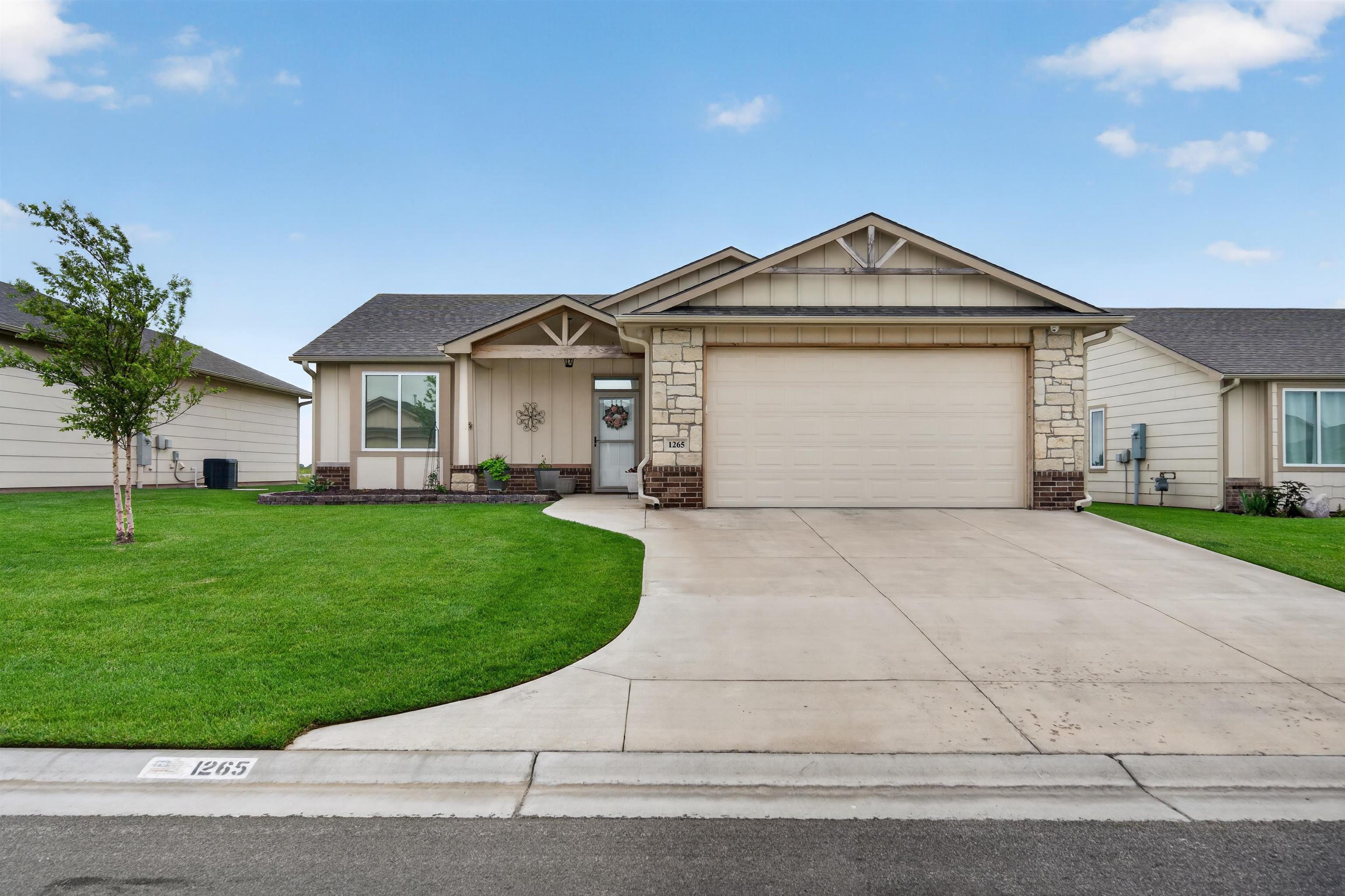 1265 E Park Glen Property Photo 1