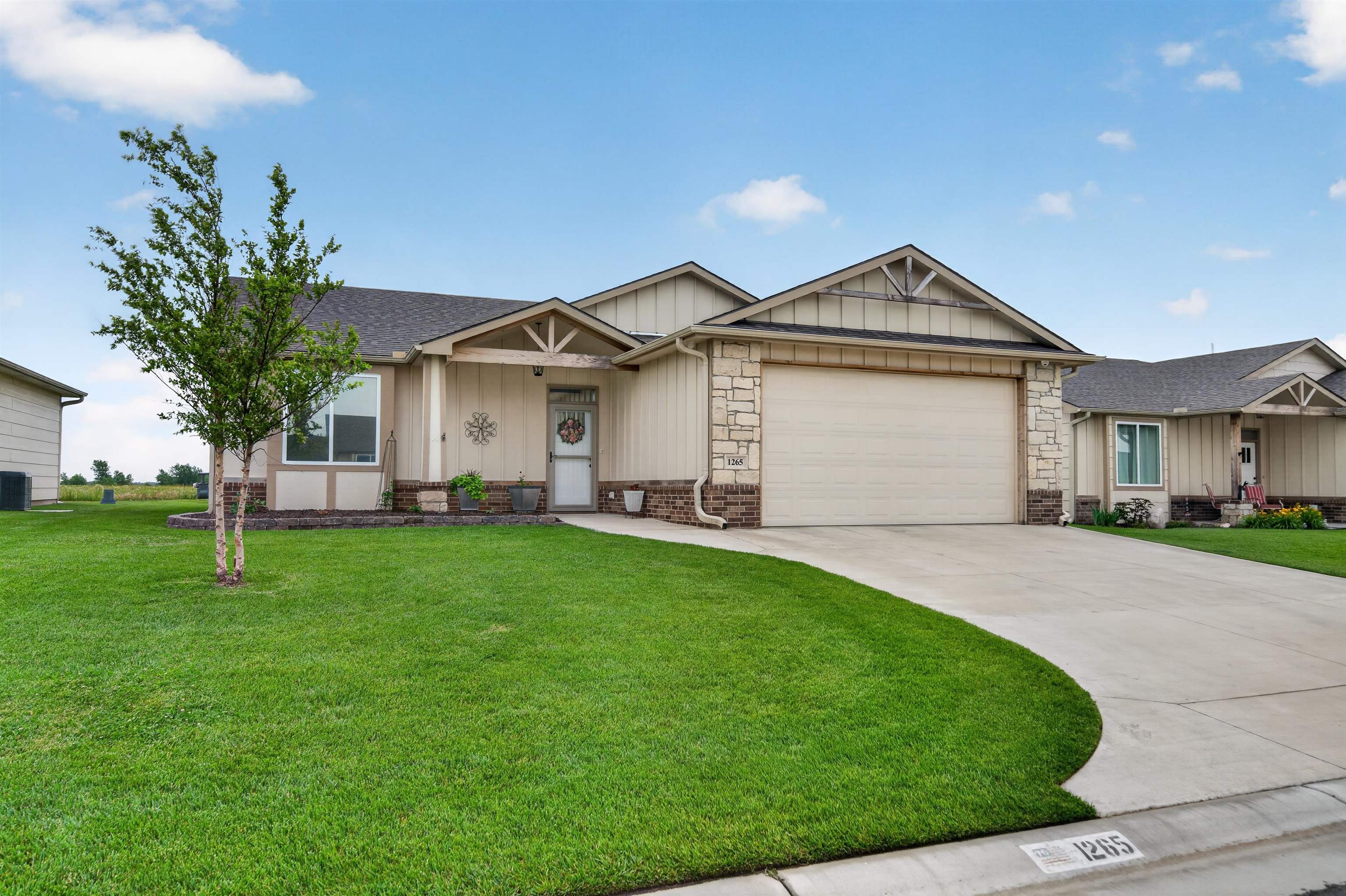 1265 E Park Glen Property Photo 2