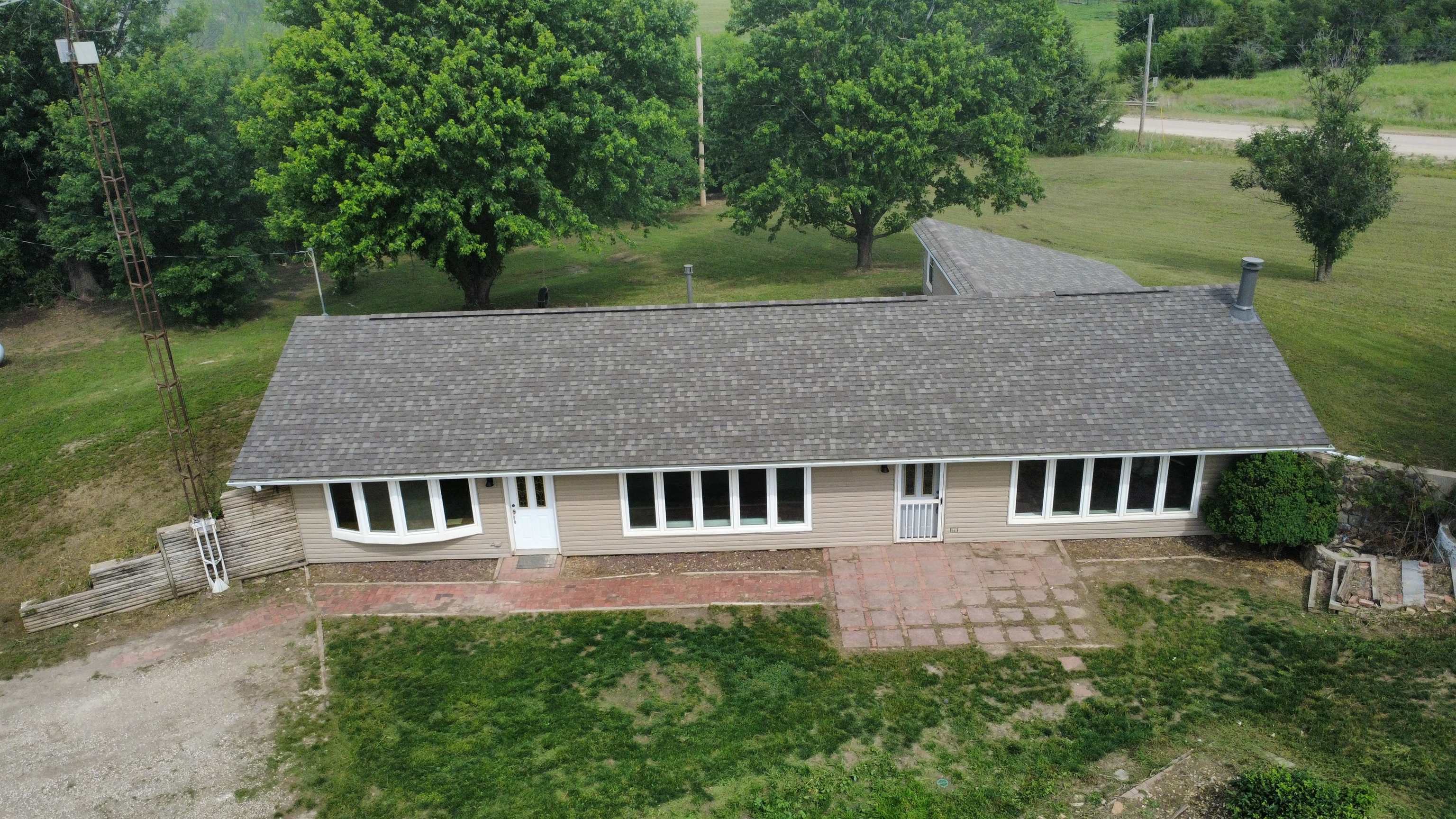211 S Meridian Rd Property Photo 1