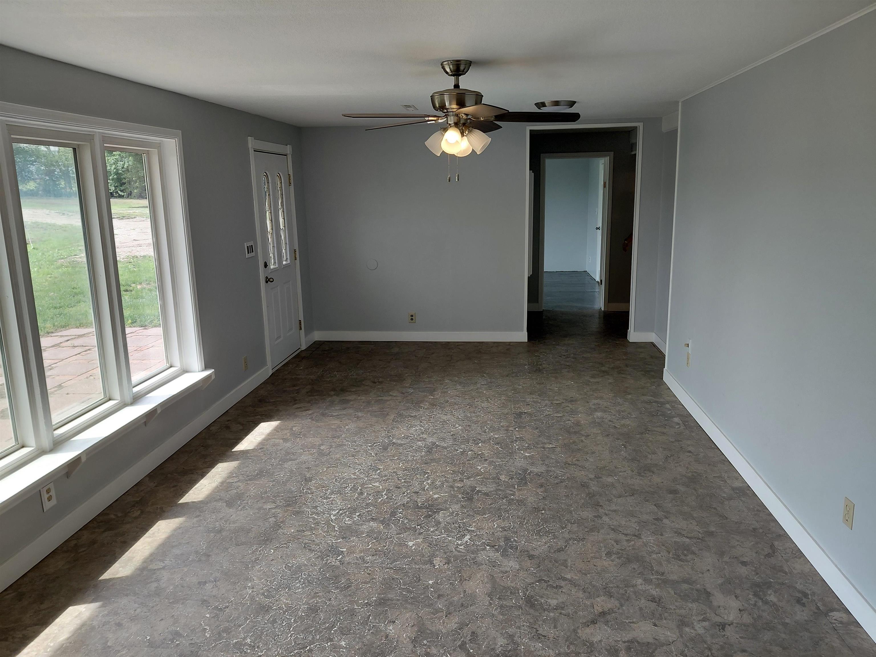 211 S Meridian Rd Property Photo 4
