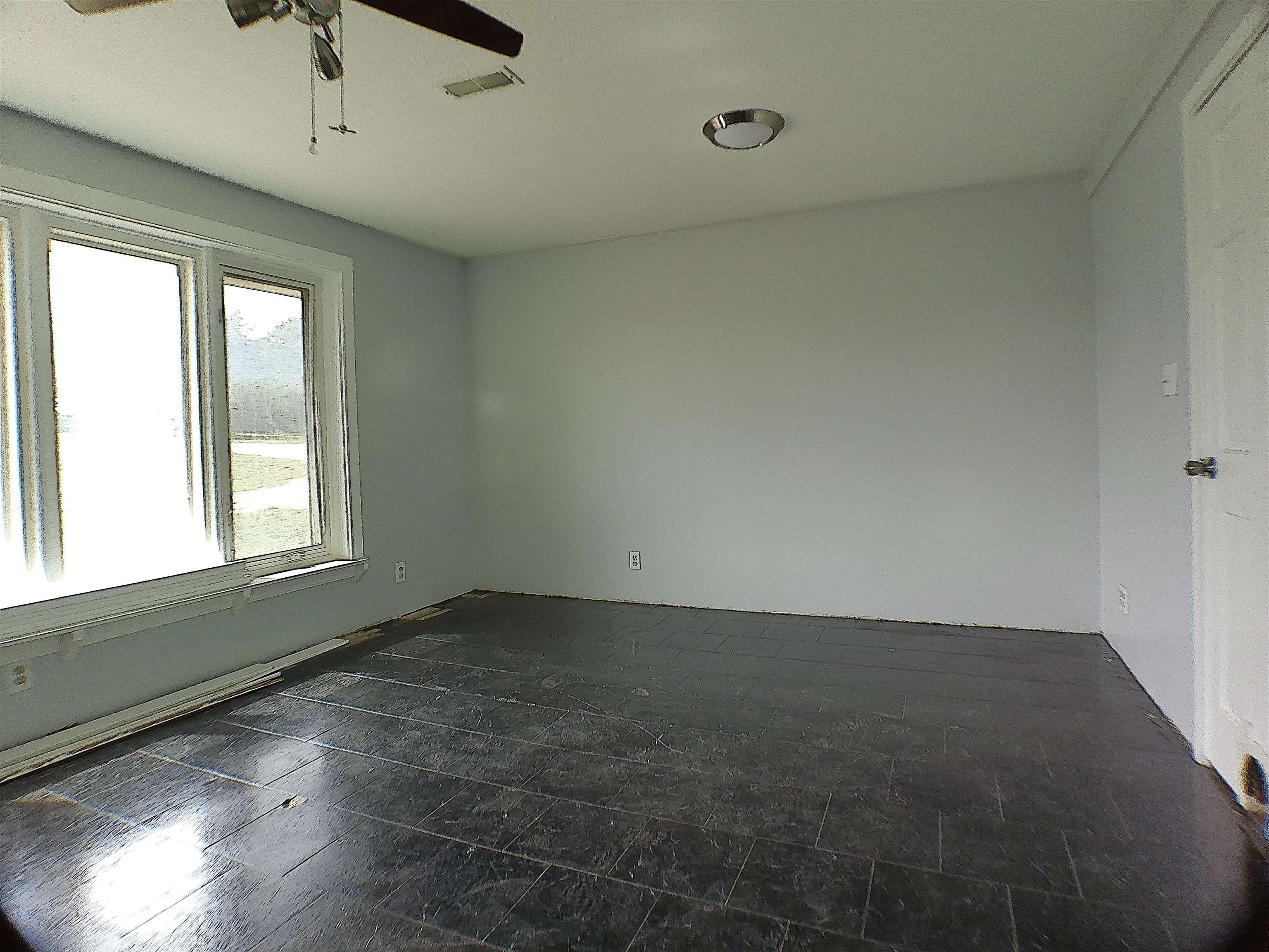 211 S Meridian Rd Property Photo 7