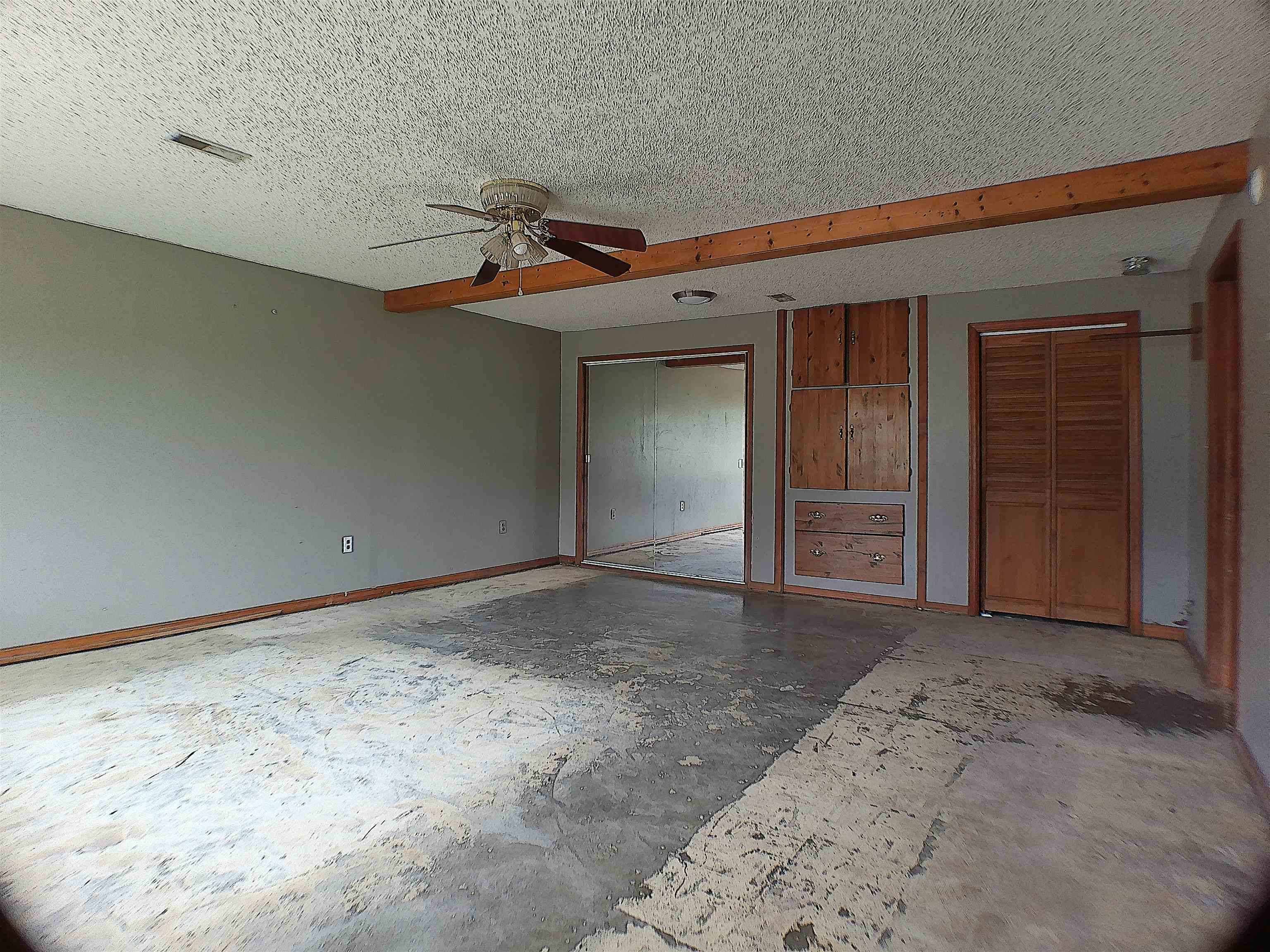 211 S Meridian Rd Property Photo 11