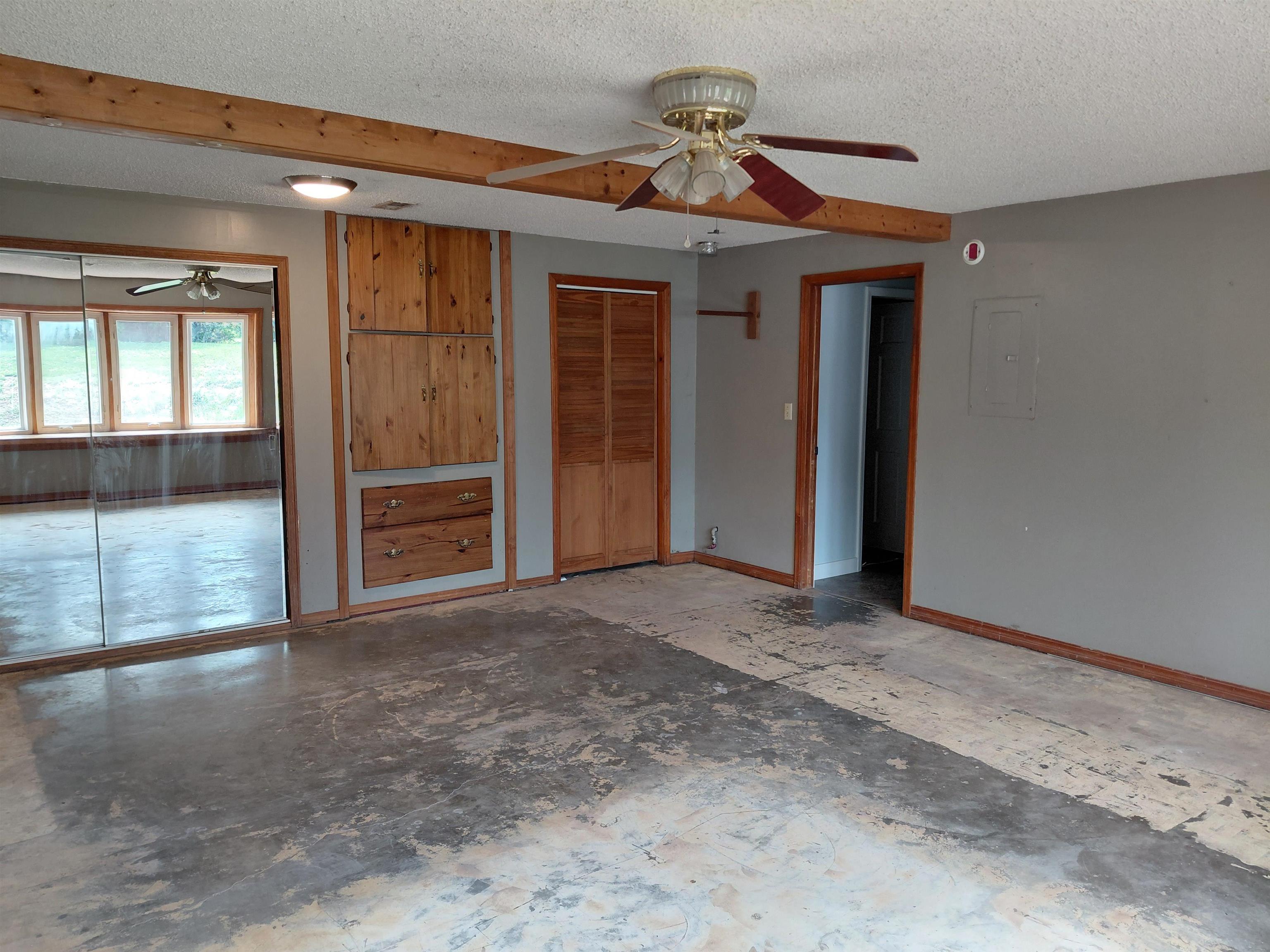 211 S Meridian Rd Property Photo 13