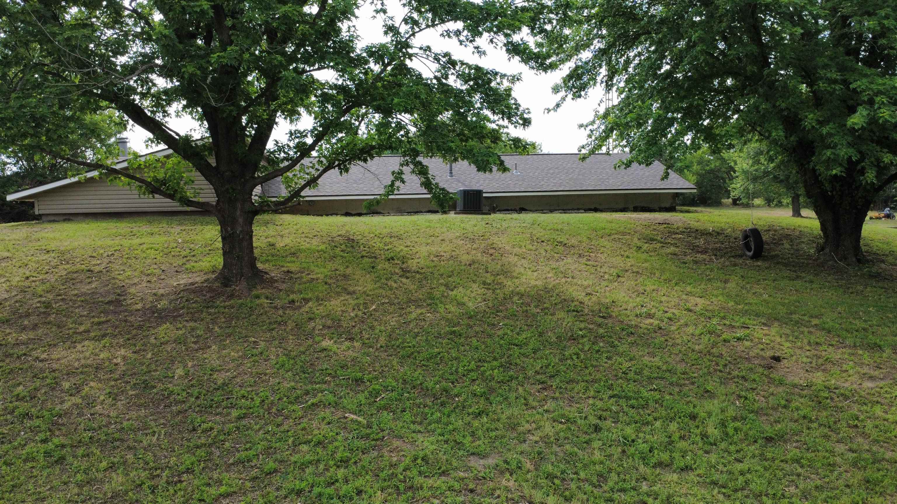 211 S Meridian Rd Property Photo 14
