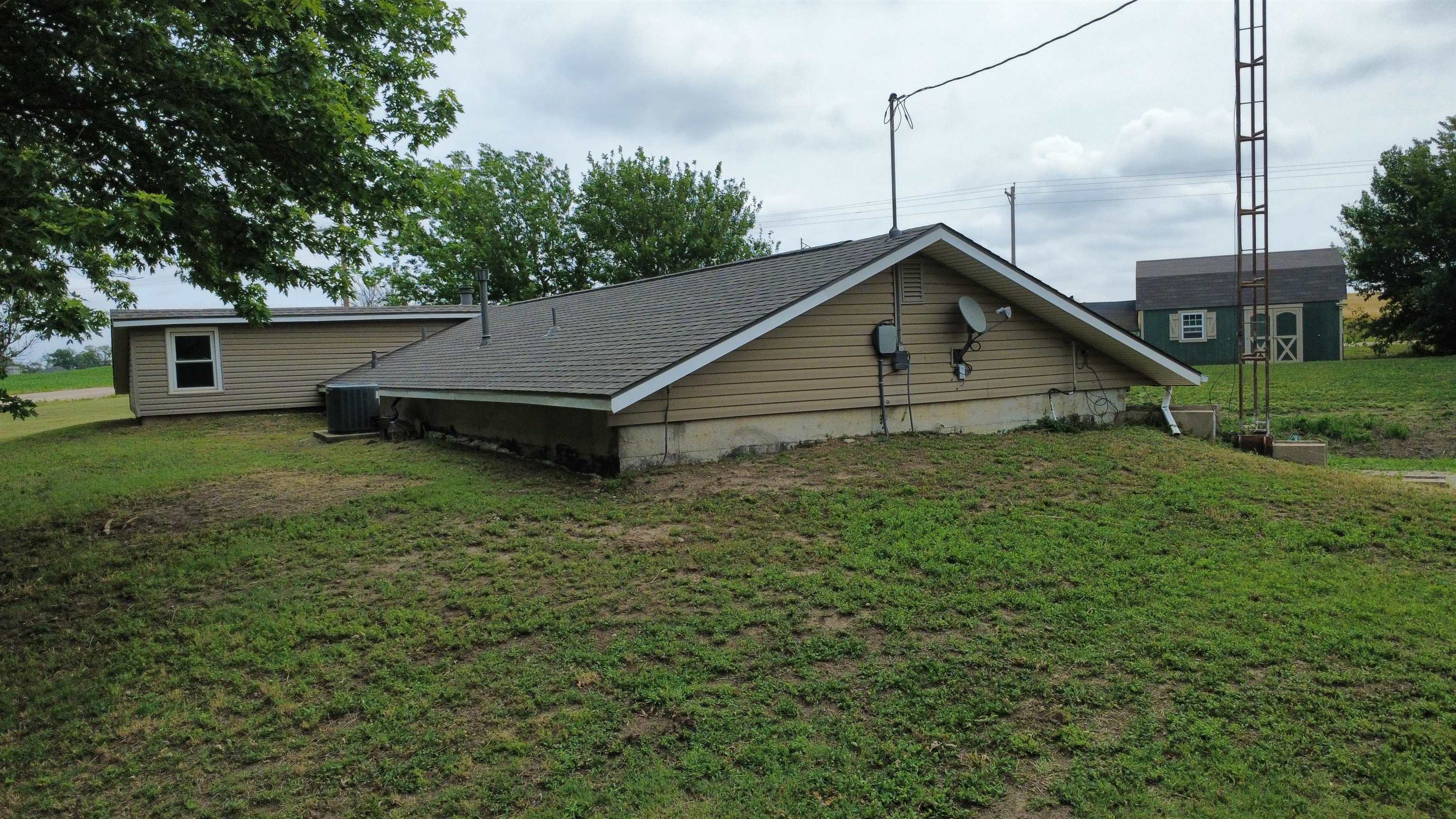 211 S Meridian Rd Property Photo 15