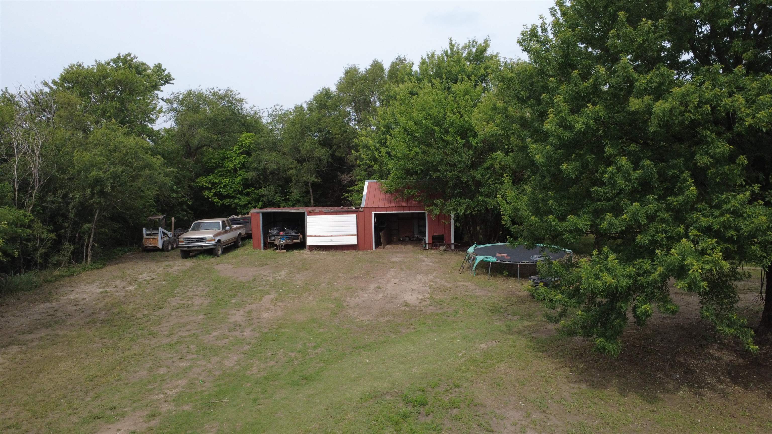 211 S Meridian Rd Property Photo 16