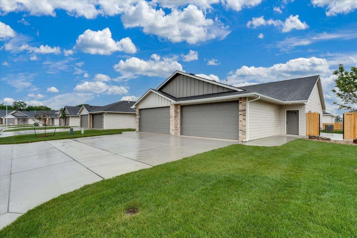 17018 W Lawson St Property Photo 3