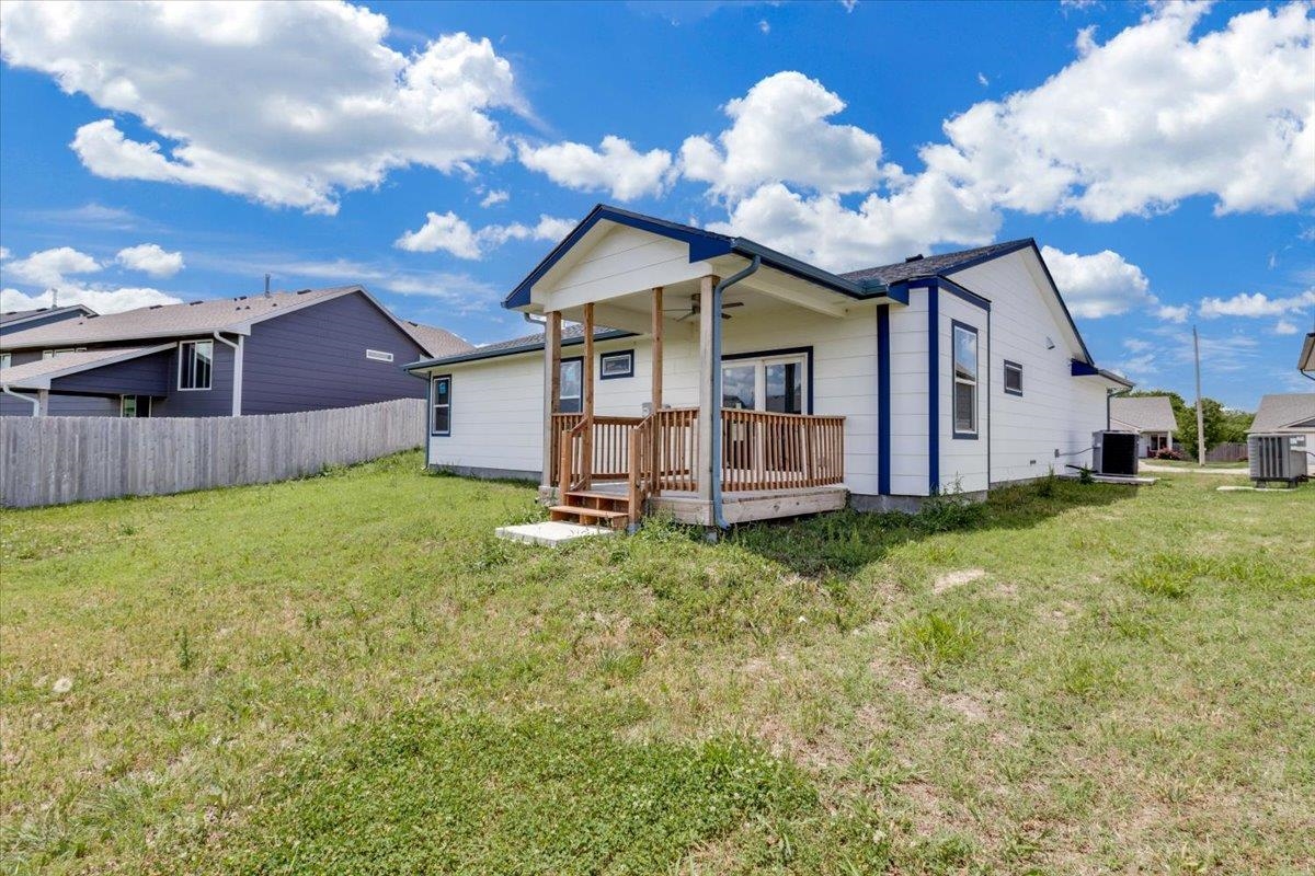720 N Redbud Ave Property Photo 32