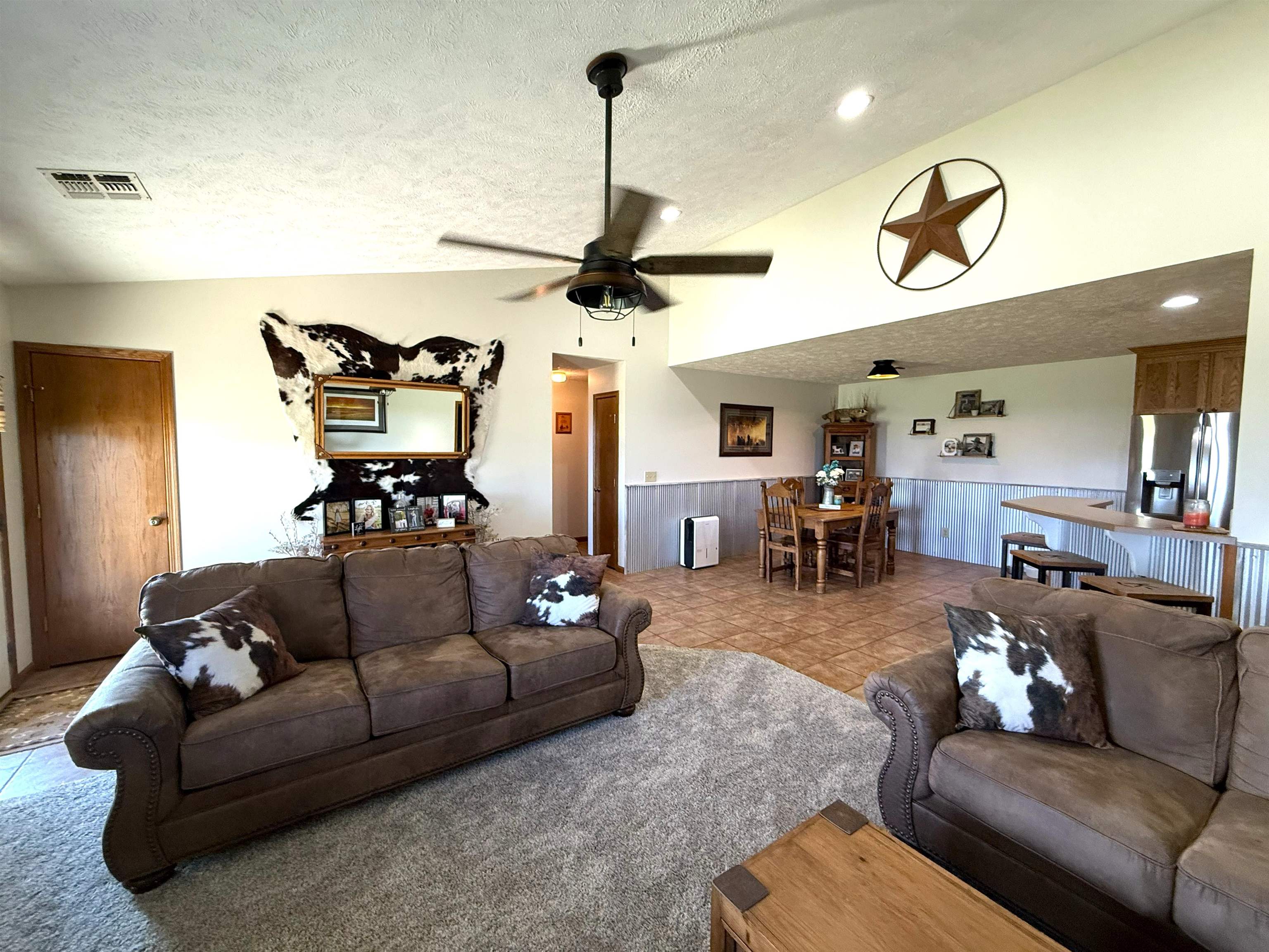 522 N 150th Road Property Photo 3