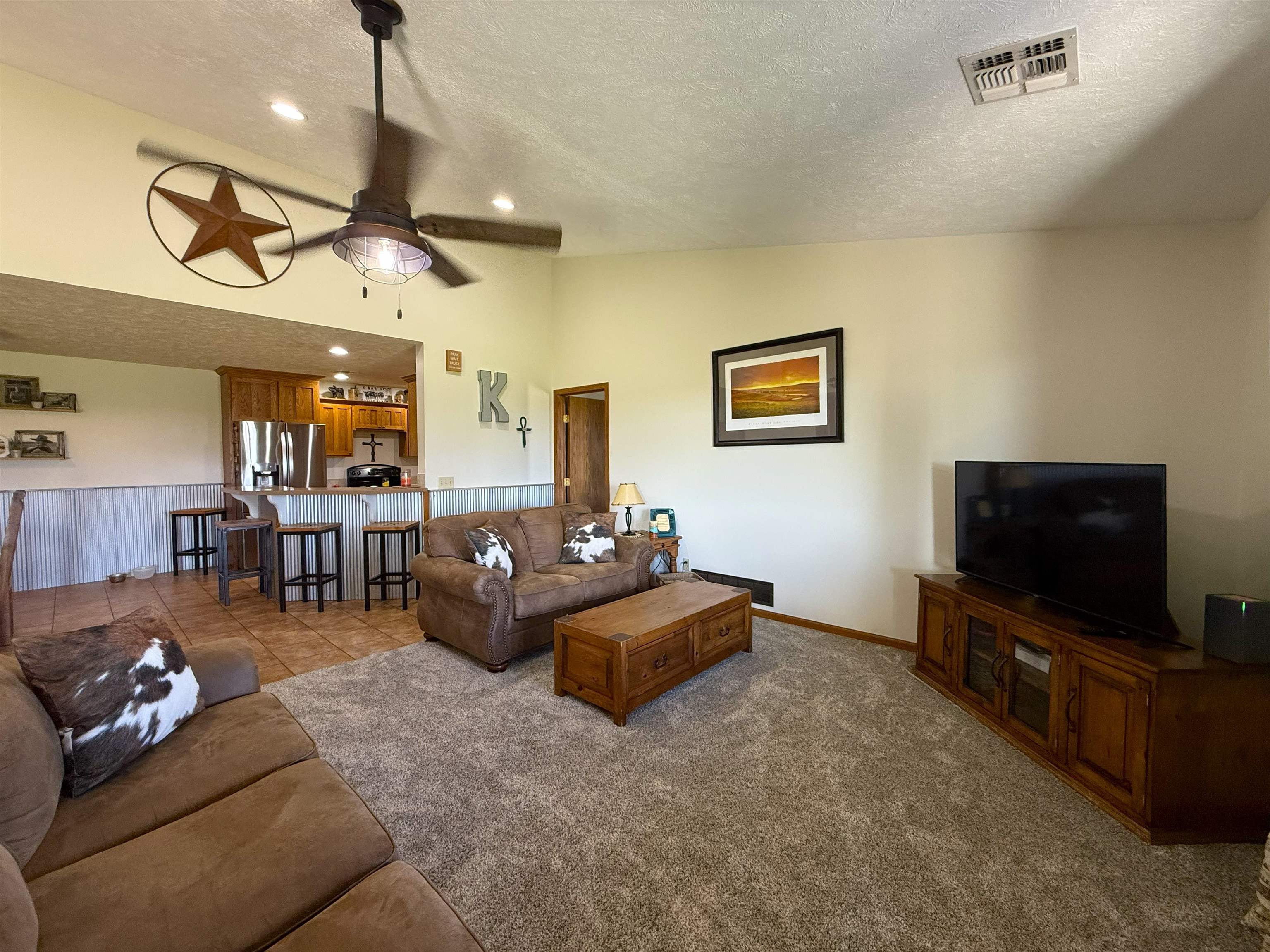 522 N 150th Road Property Photo 4