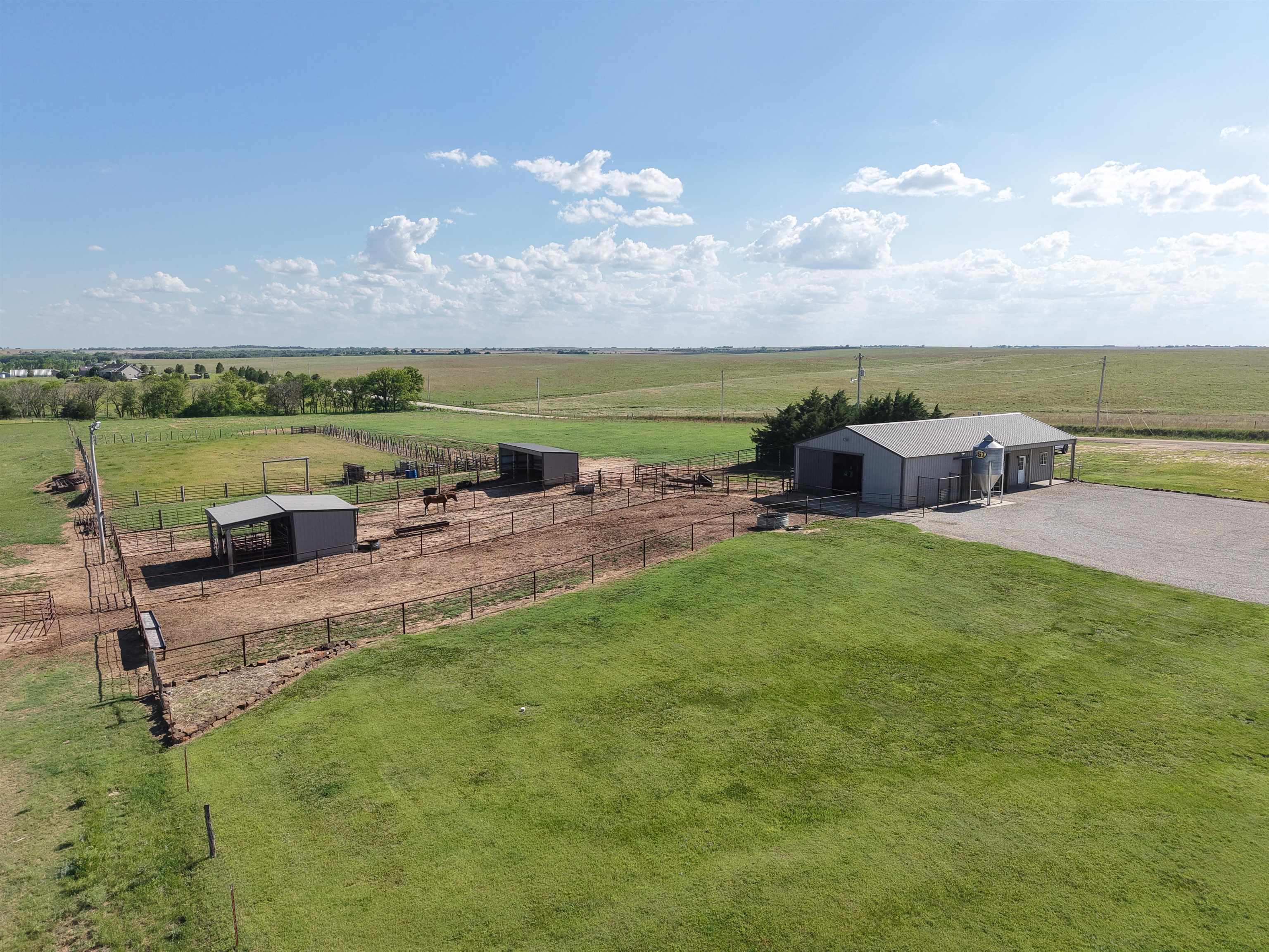 522 N 150th Road Property Photo 16