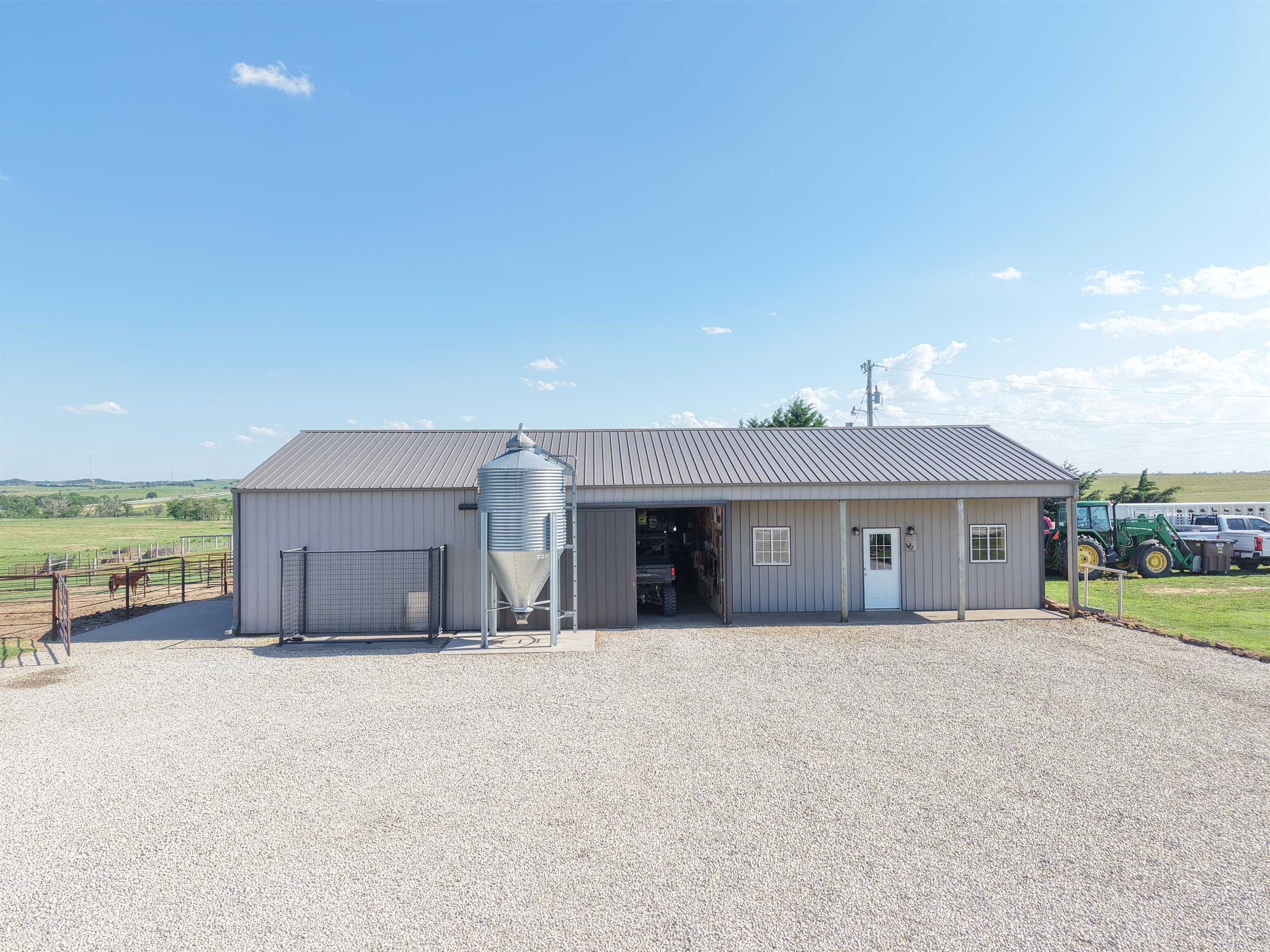 522 N 150th Road Property Photo 17
